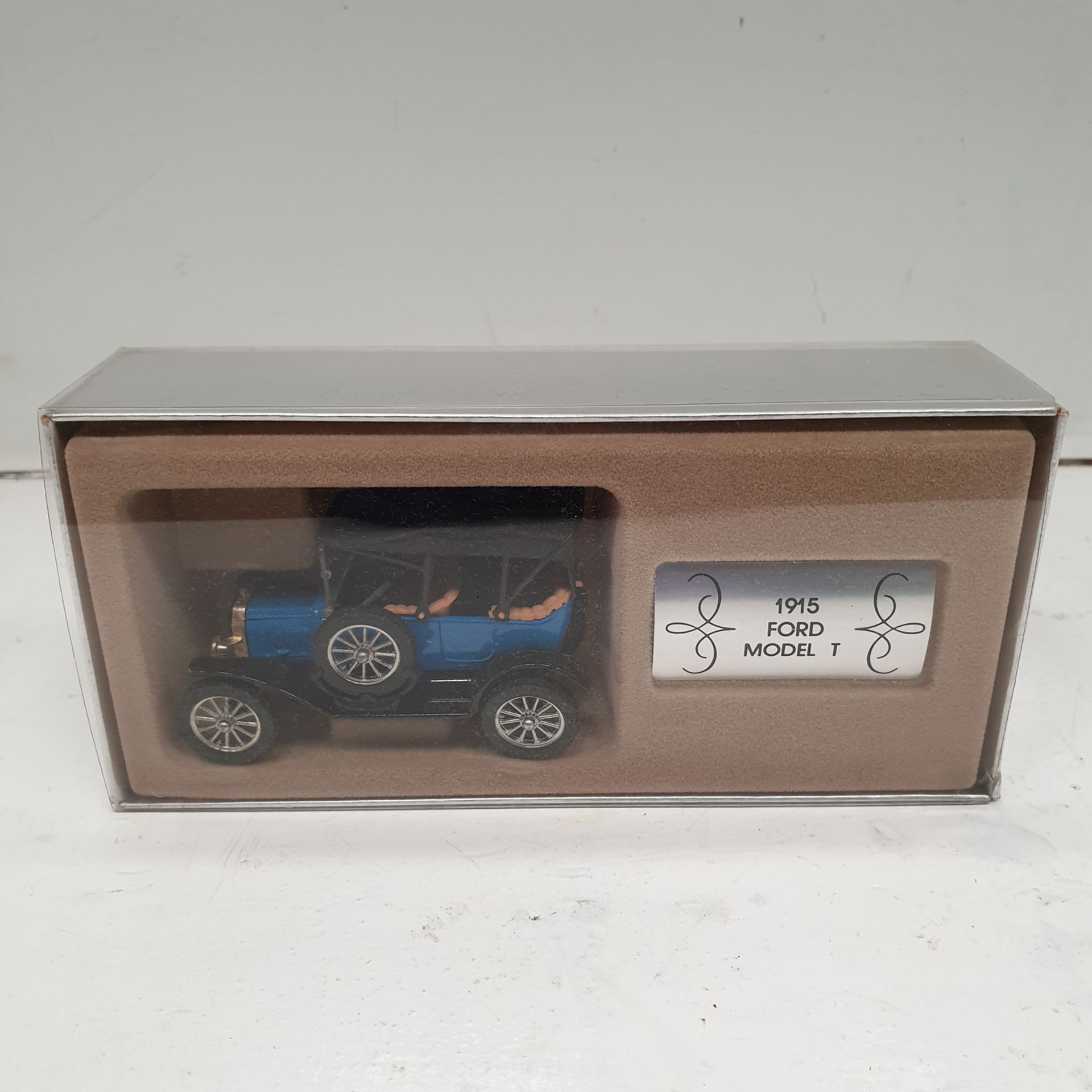 Corgi Model 52254 Collectors Classics 1915 Ford Model T (Tin Lizzie) Car Model.