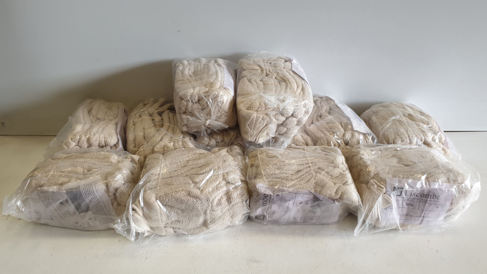 Quantity of Terrycloth Gloves as Lotted.