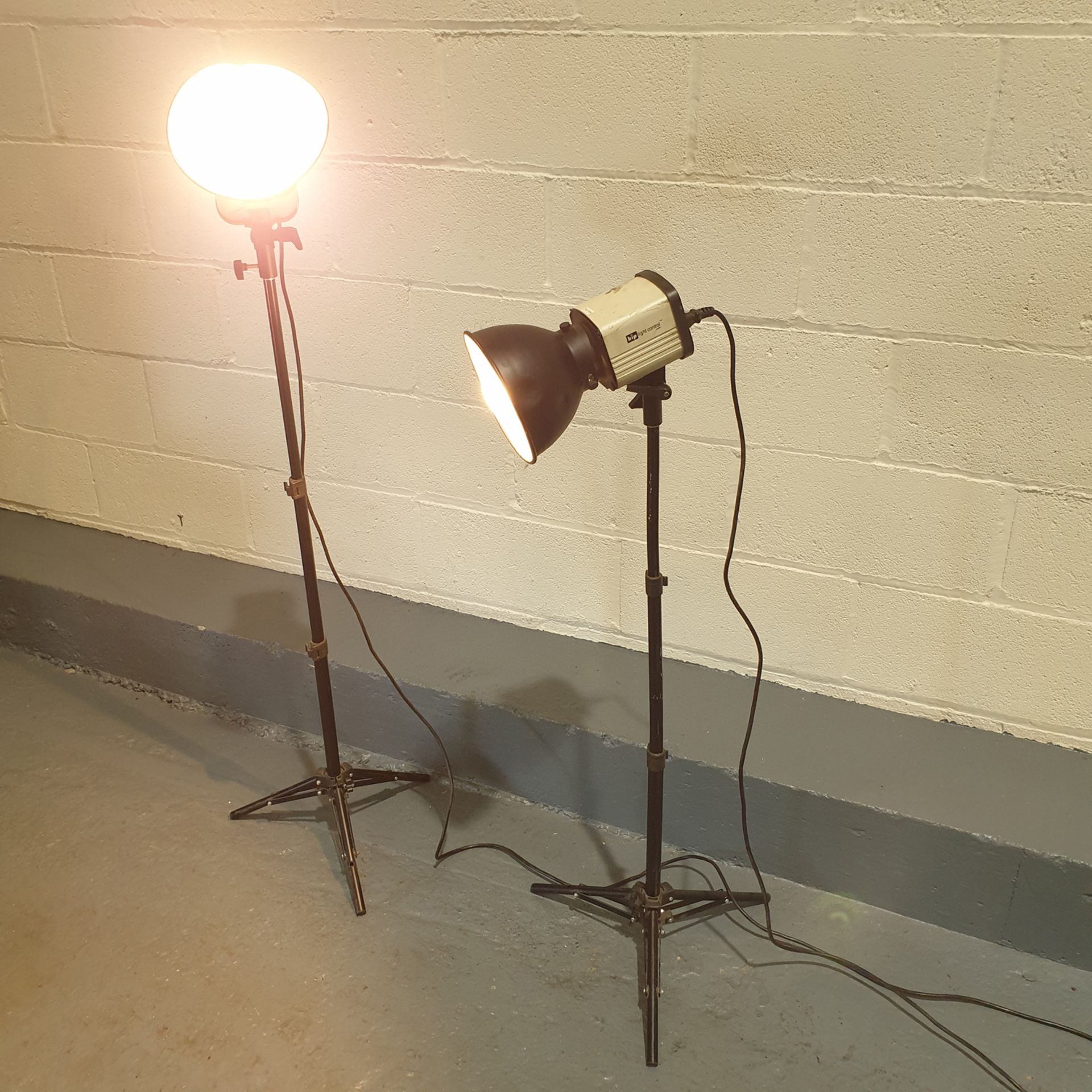 bip Light Control Fluorescent Lamps with Adjustable Tripod Stands. - Image 4 of 12