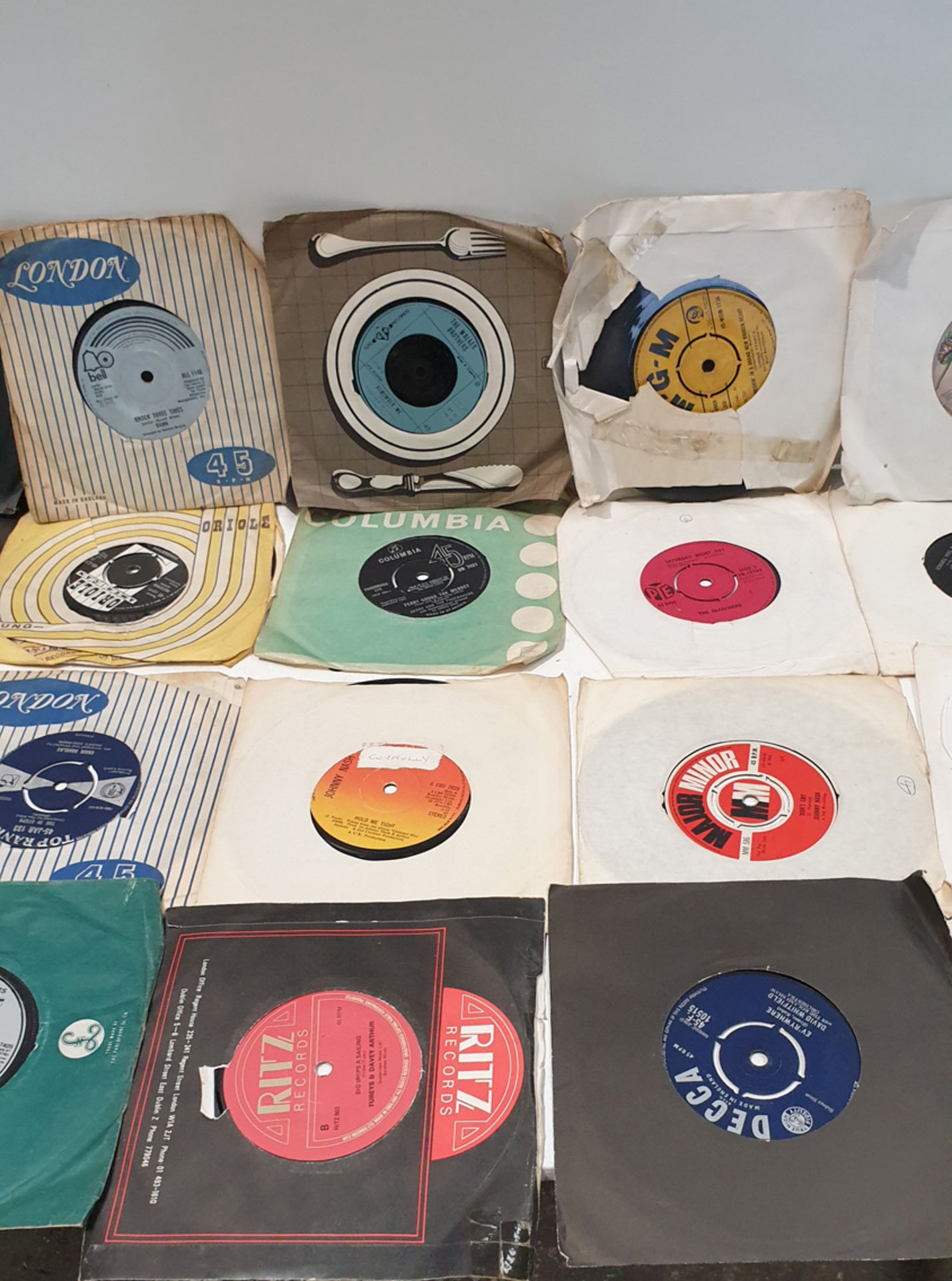 Selection of Various Vinyl Records. 45rpm Singles as Lotted. - Image 4 of 5