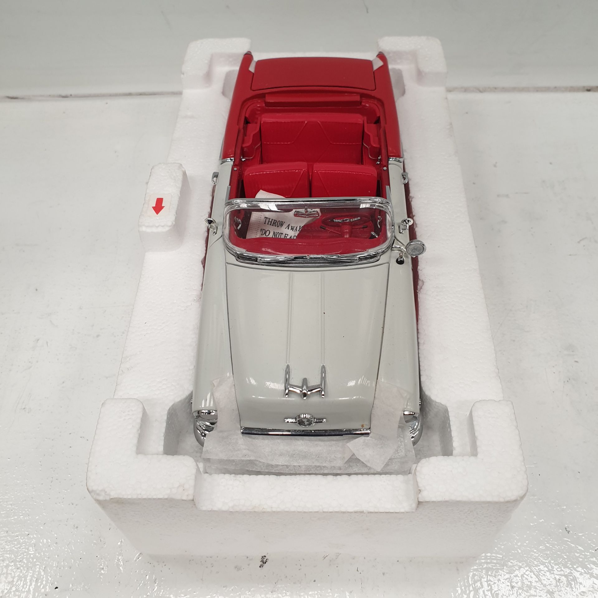 1955 OLDSMOBILE Super Eighty-Eight Convertible Replica Car Model. In Original Packaging. - Image 4 of 4