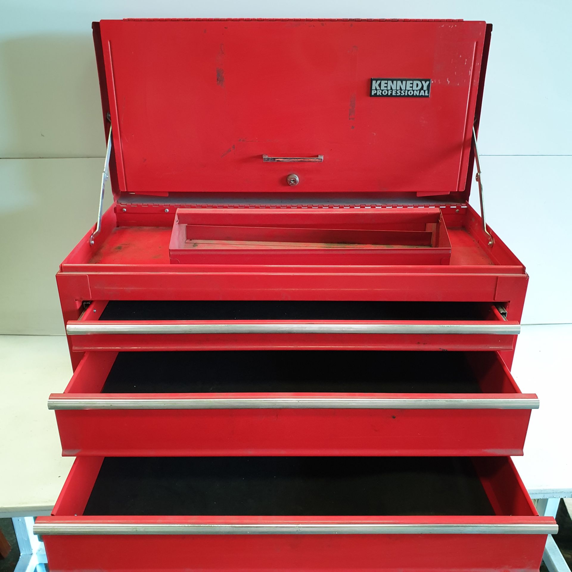 Kennedy Proffesional Steel Tool Box. Approx Dimentions 670mm x 330mm x 390mm High. - Image 5 of 7