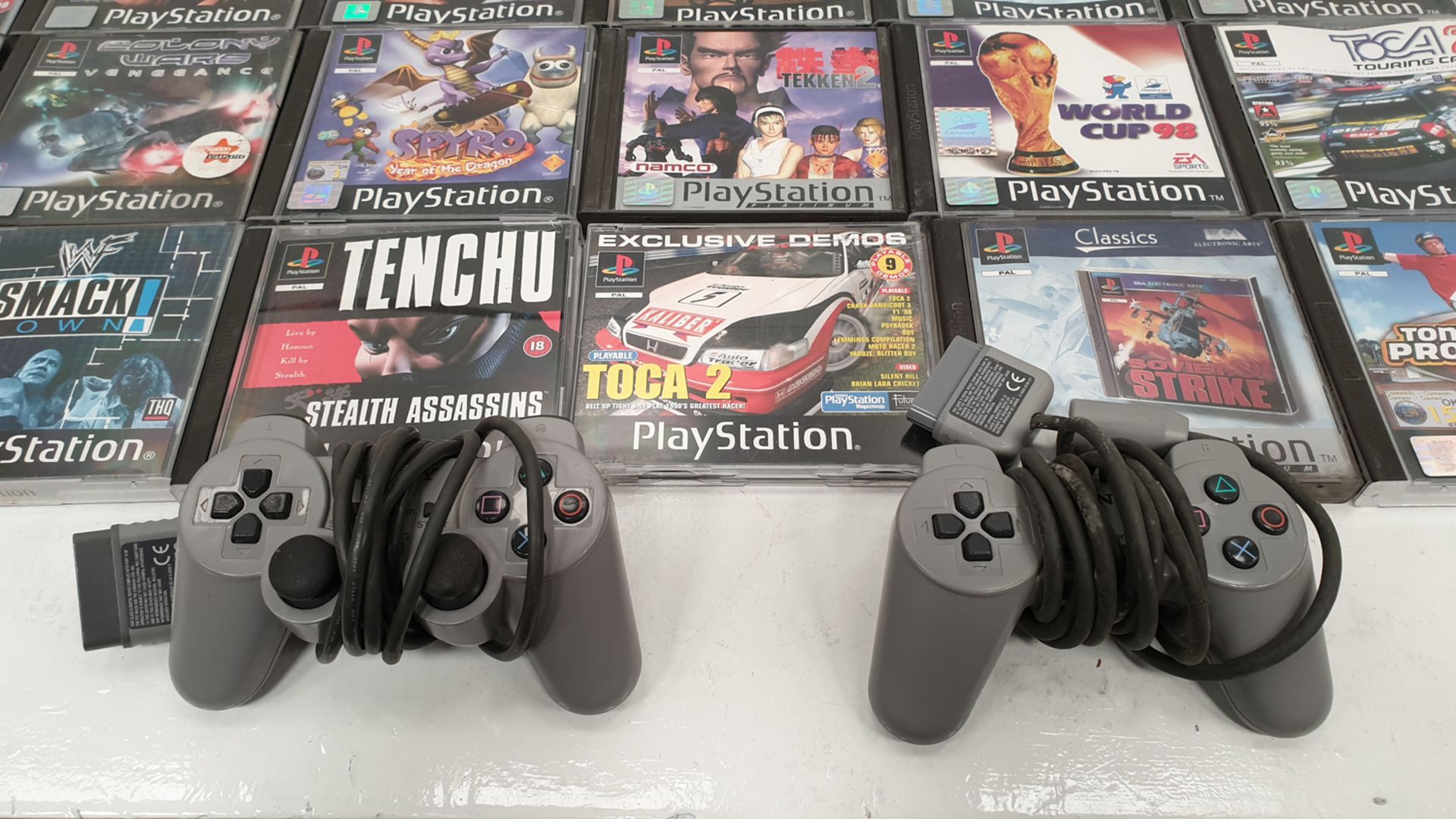 Large Selection of Playstation 1 Games including 2 x Controllers. - Image 5 of 6