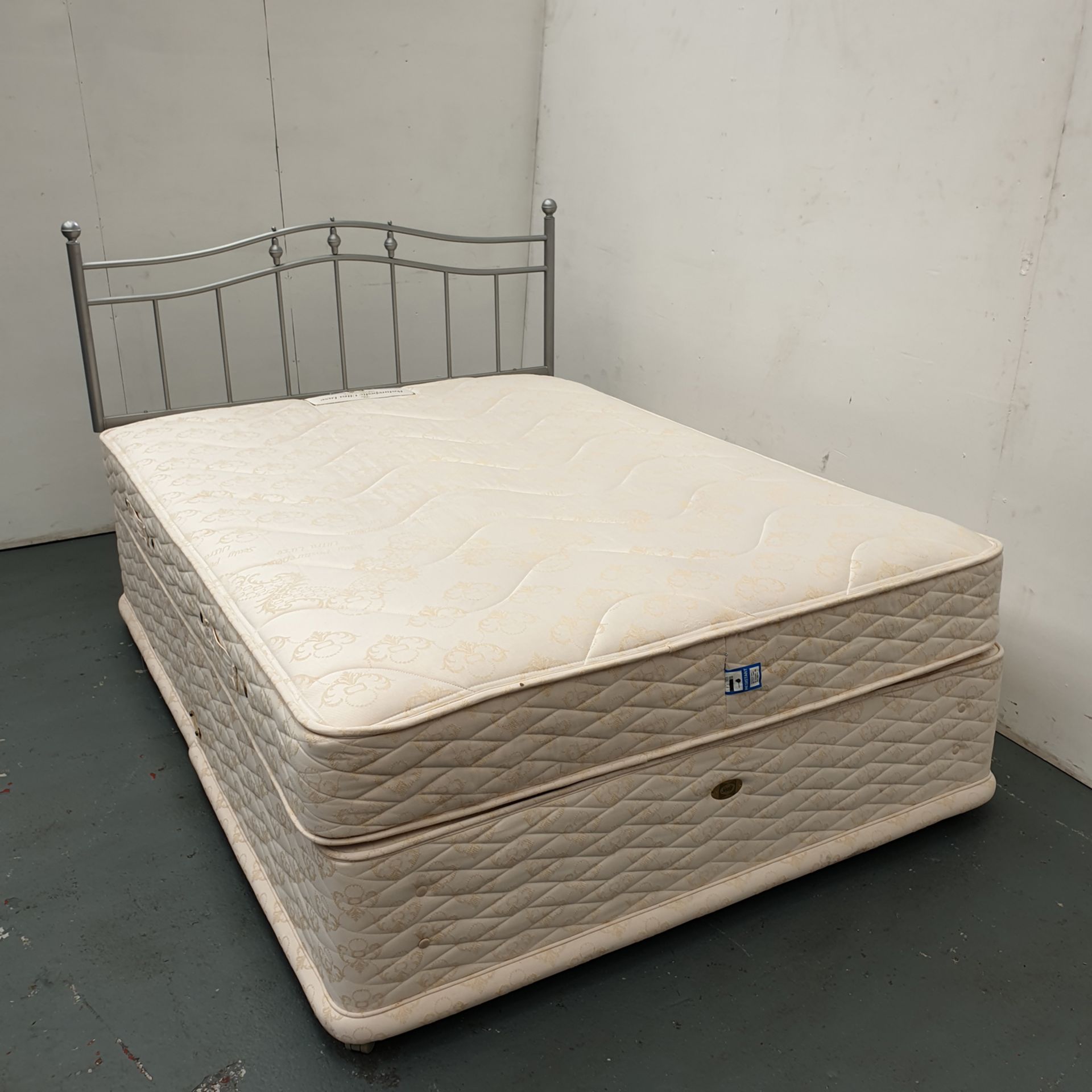 Duvan Bed with Mattress and Headboard. Approx Dimensions 2000mm x 1530mm x 660mm High. - Image 2 of 5