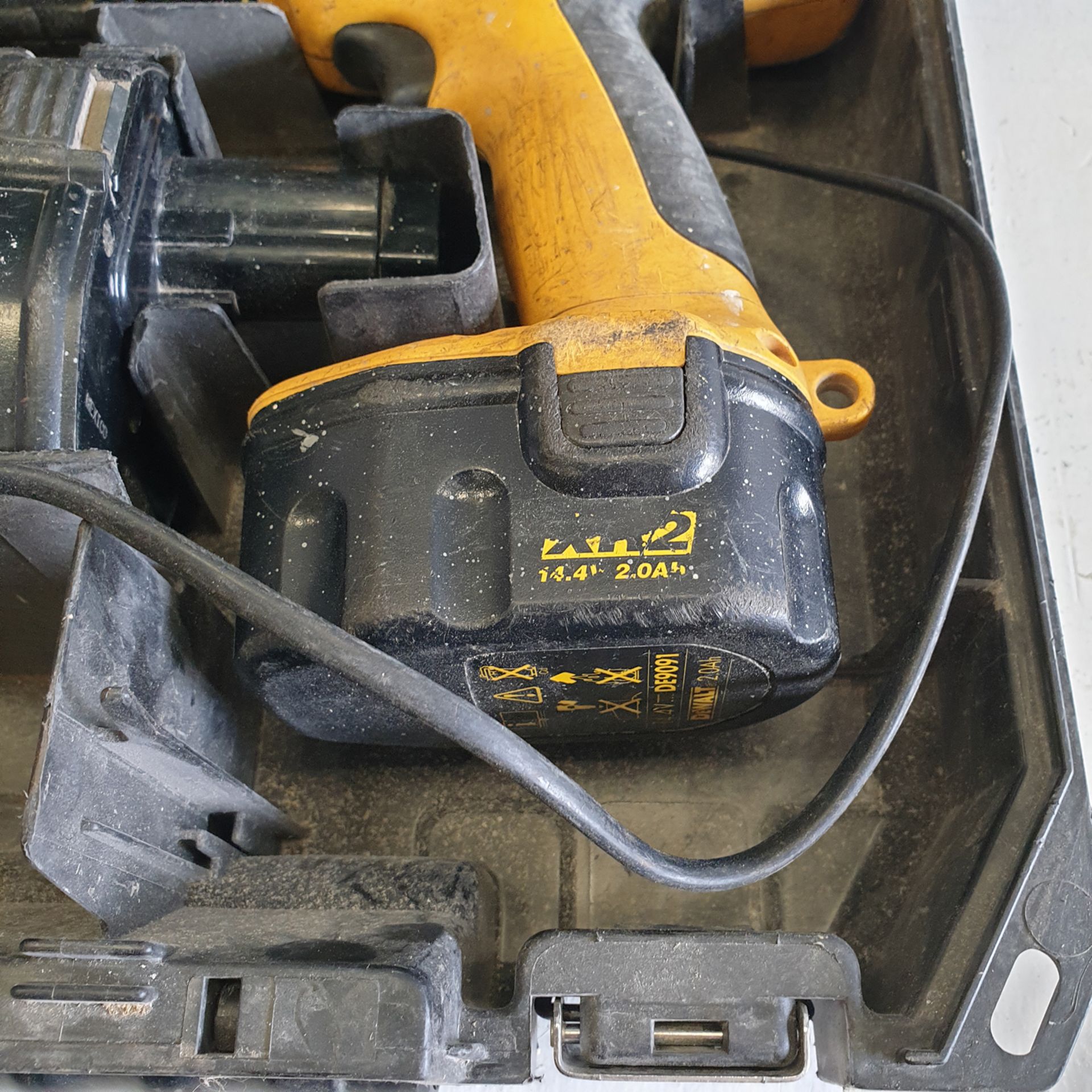 DeWALT DE9091 Drill. With Battery and Charger. In Box. - Image 3 of 4