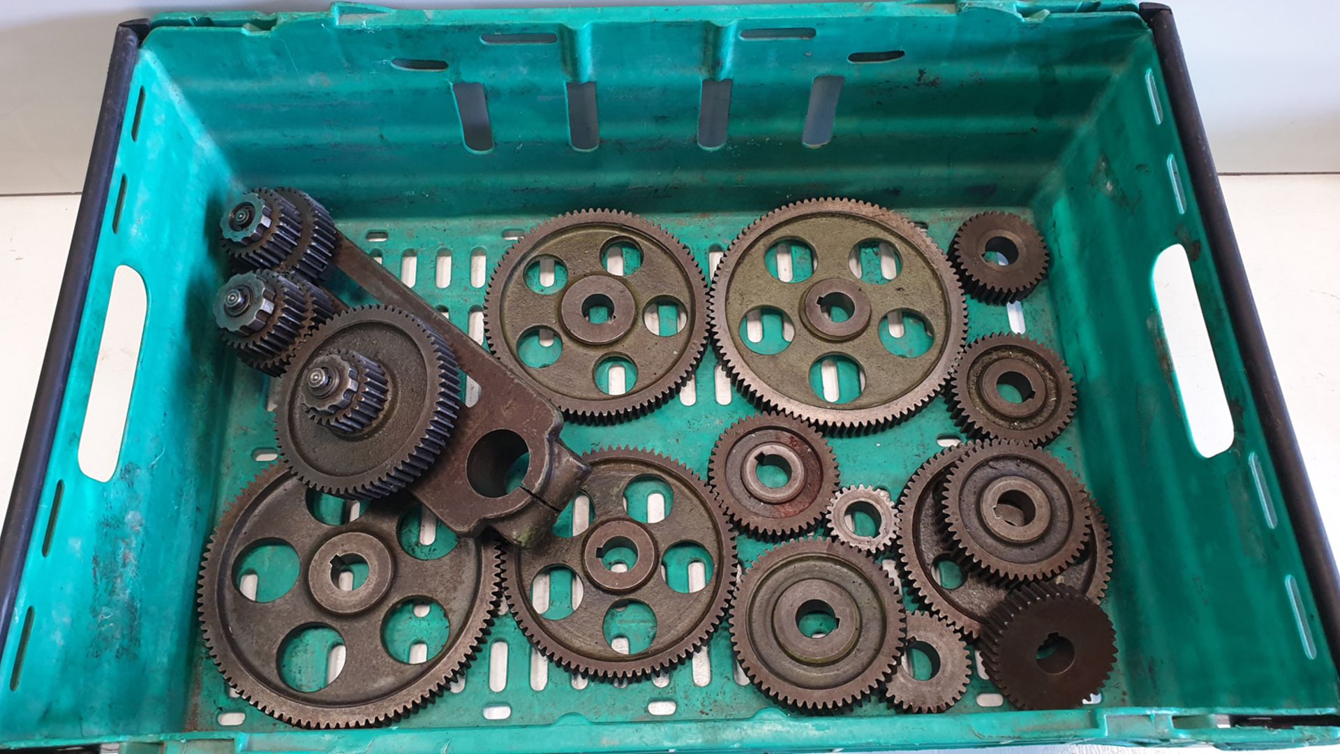 Gear Train and Gears for Milling Machine Table. Bore of Gears 22mm. With of Gears 20mm.