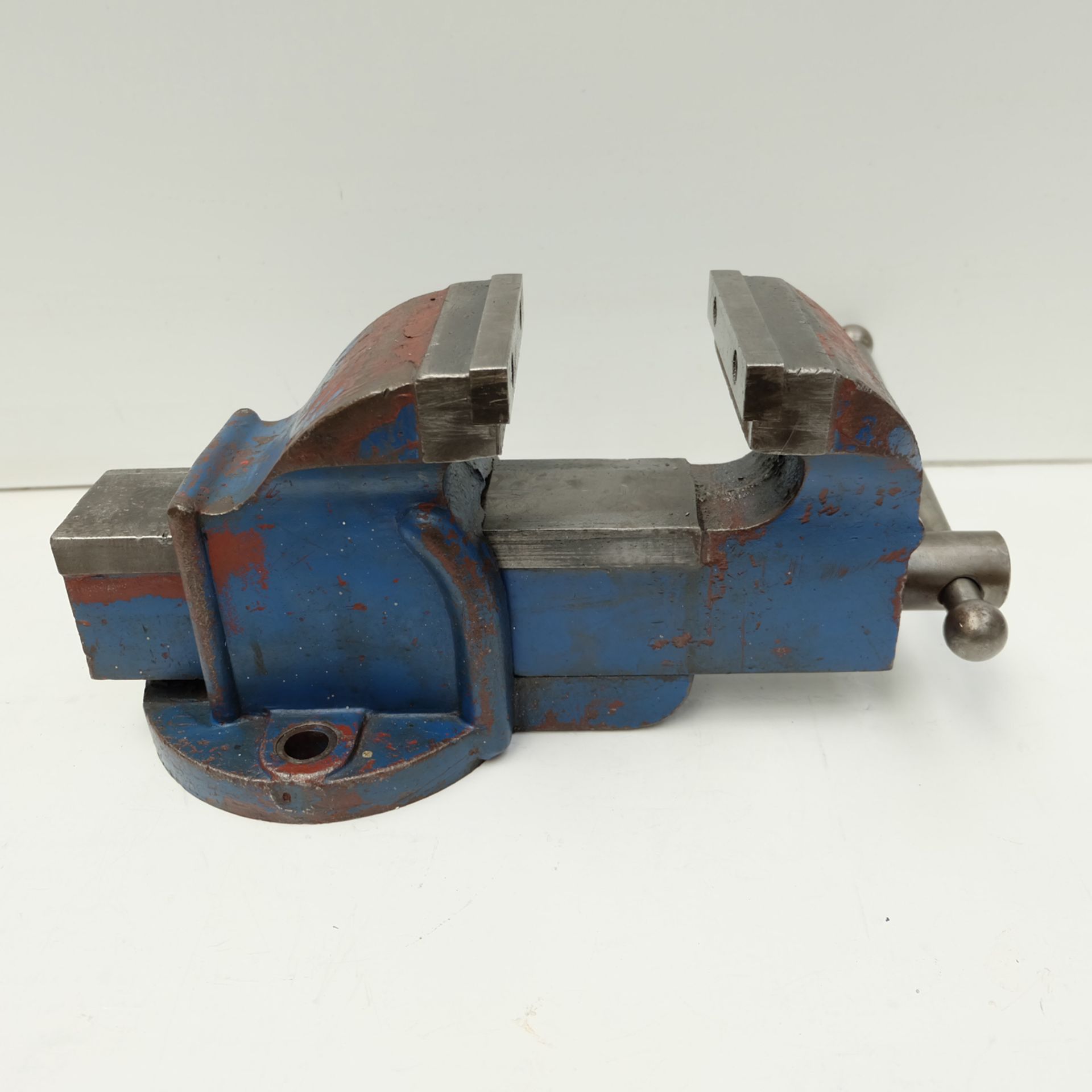 5" Bench Vice. Jaw Size 5". Max Opening 6 1/2". Jaw Height 3 1/4" Approx. - Image 2 of 4