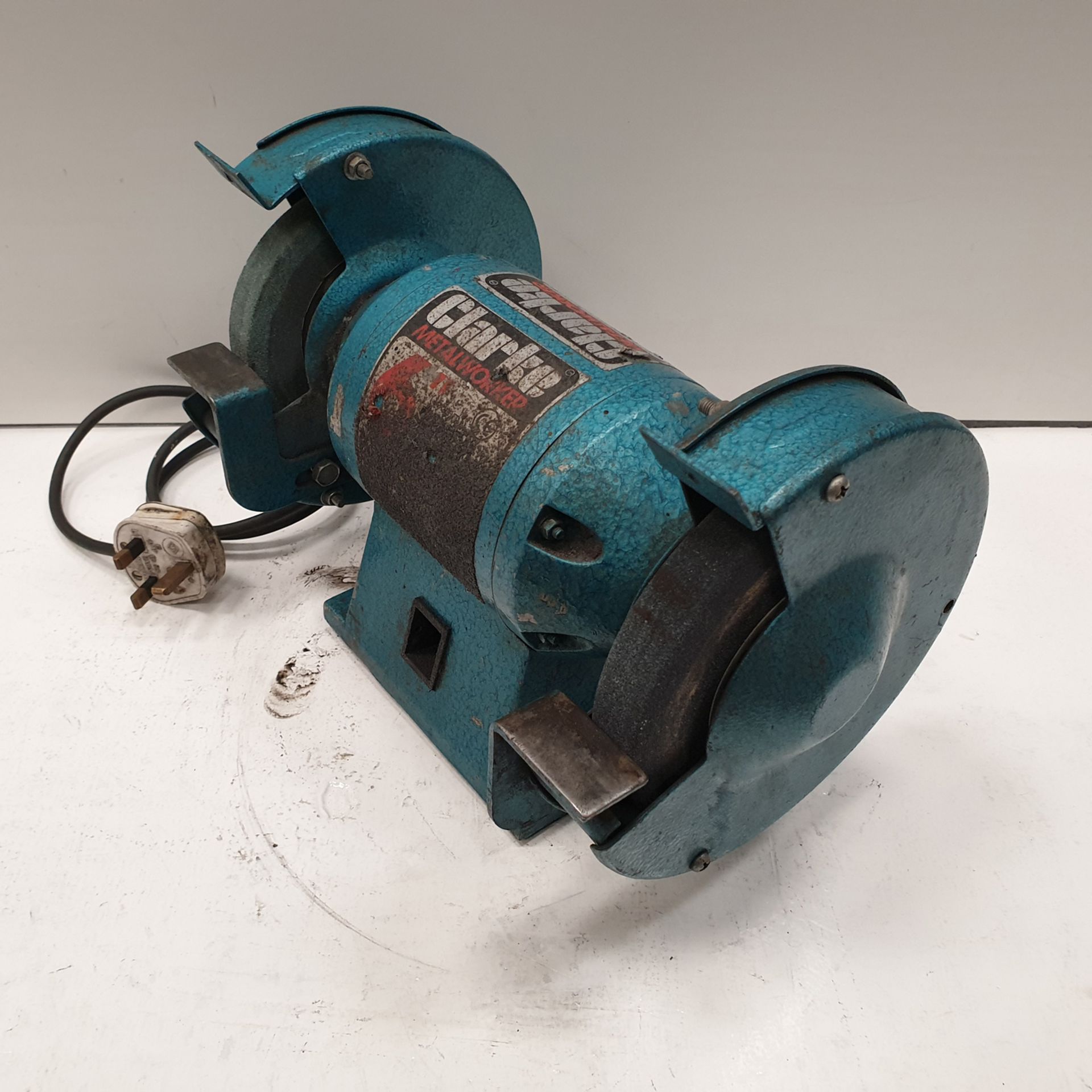 Clarke 6" Double Ended Bench Top Grinder. 3000rpm. - Image 4 of 4