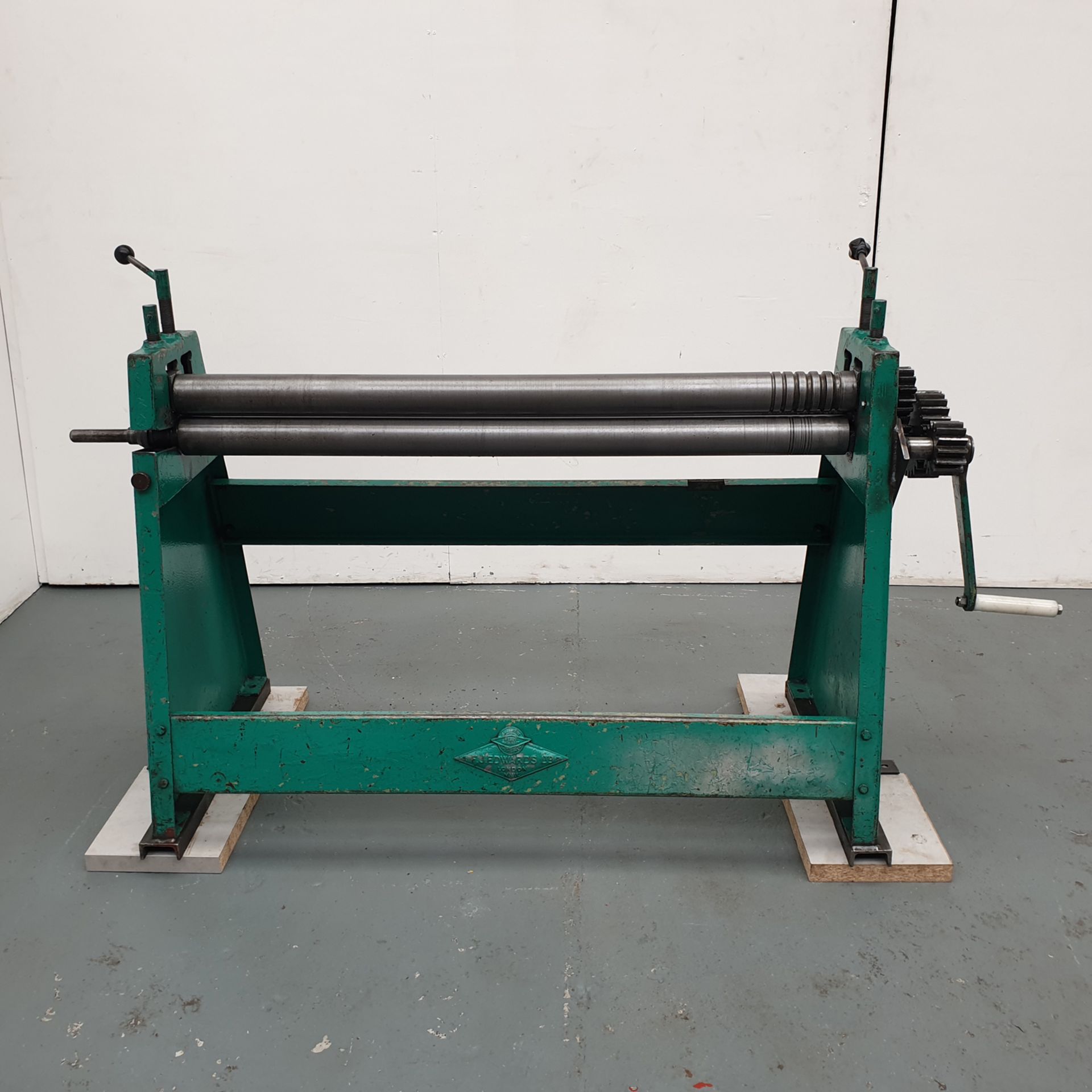 F.J. Edwards Manual Geared Sheet Metal Bending Rolls. Initial Pinch.