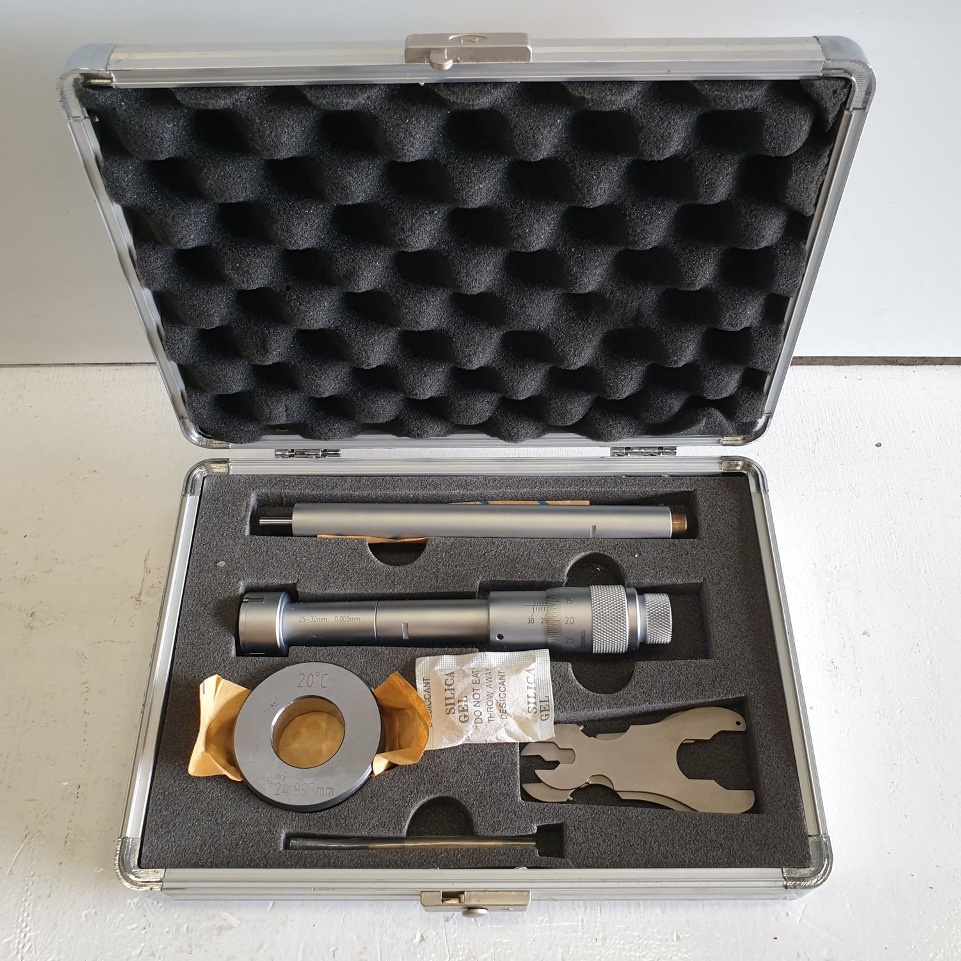 Three Point Internal Micrometer. 25mm - 30mm. In Case.