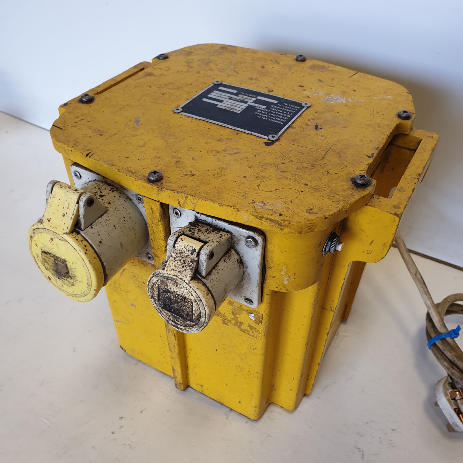 240 Volt Transformer. - Image 3 of 4