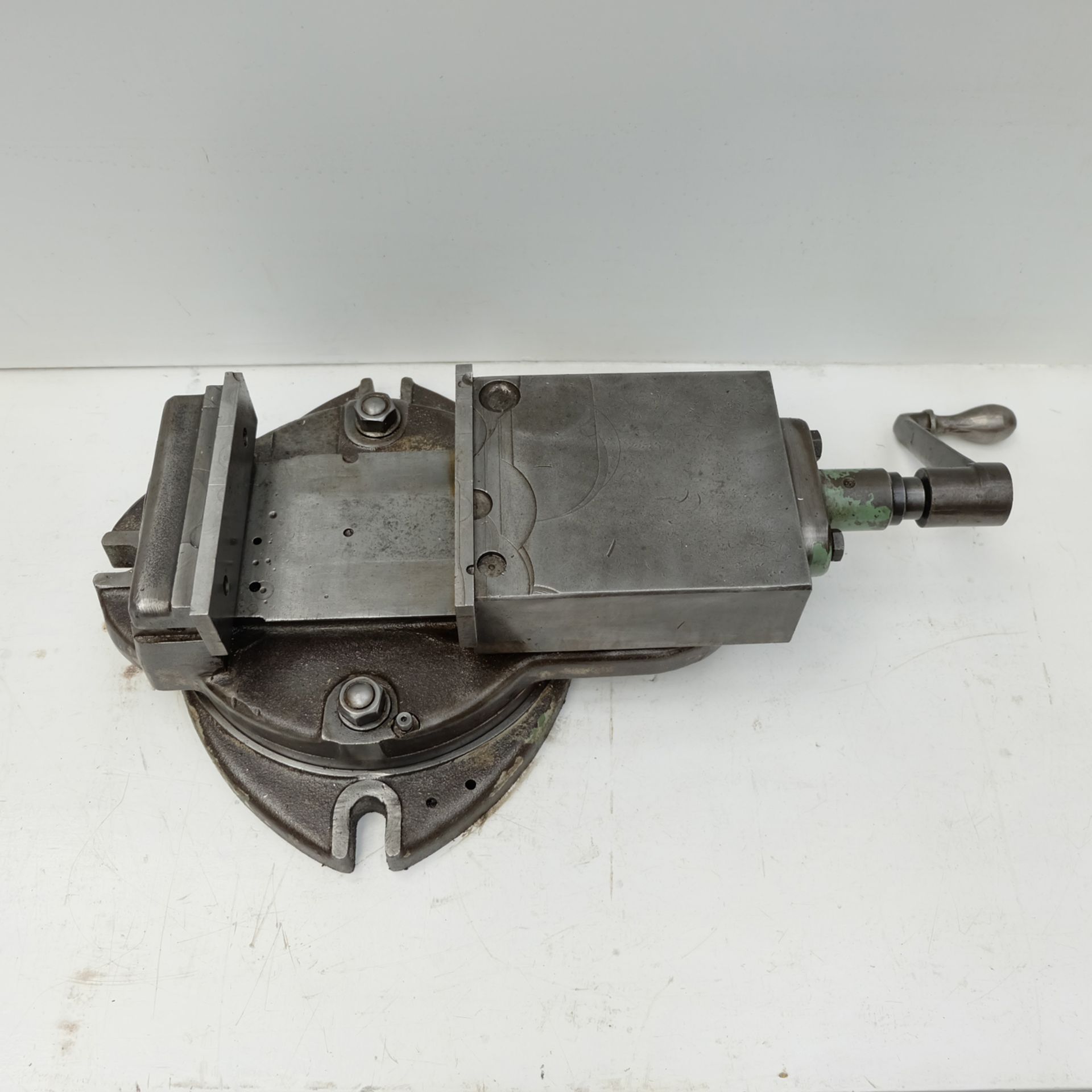 Swivelling Machine Vice. Jaw Size 6 1/2", Max Opening 5". Jaw Height 2" Approx.