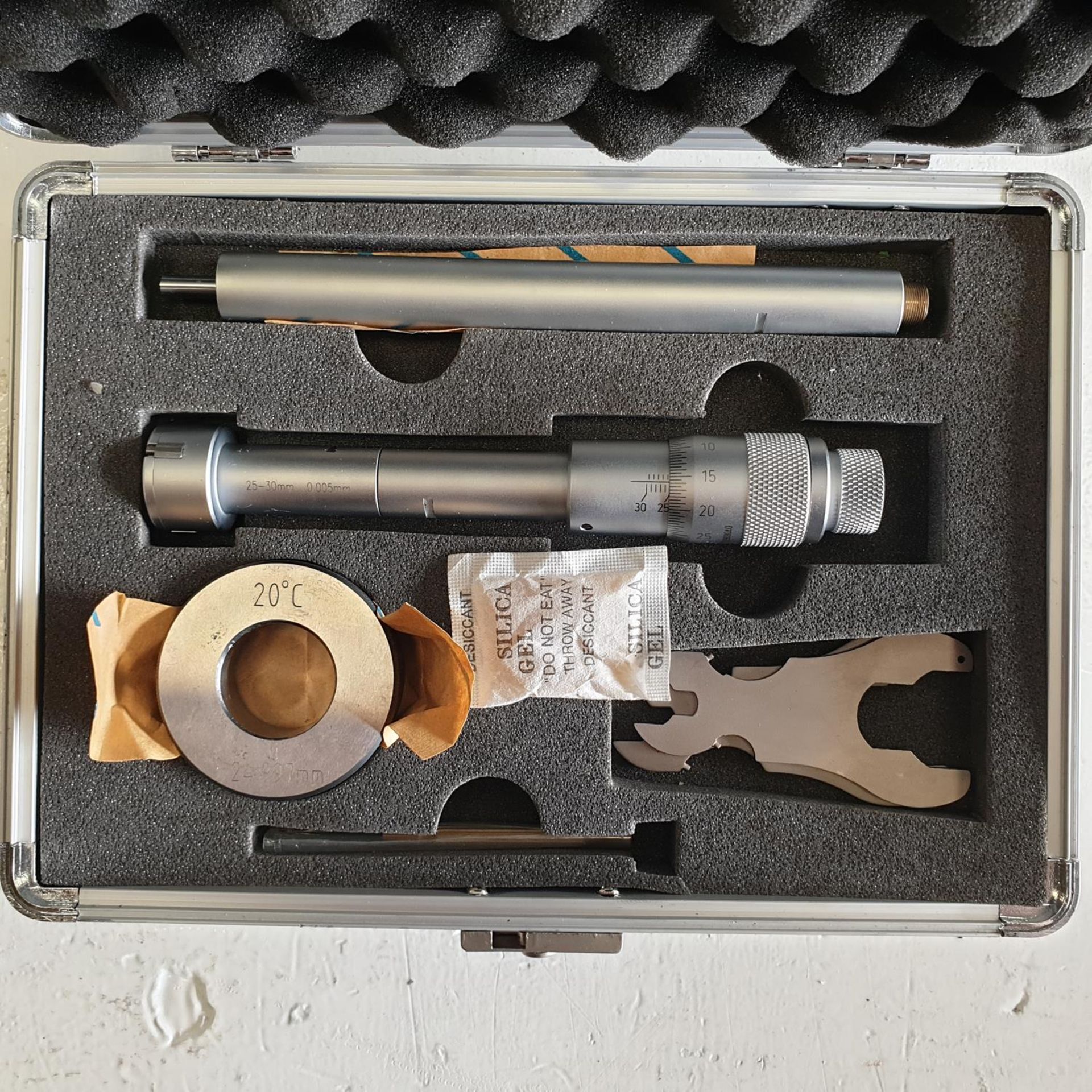 Three Point Internal Micrometer. 25mm - 30mm. In Case. - Image 2 of 3