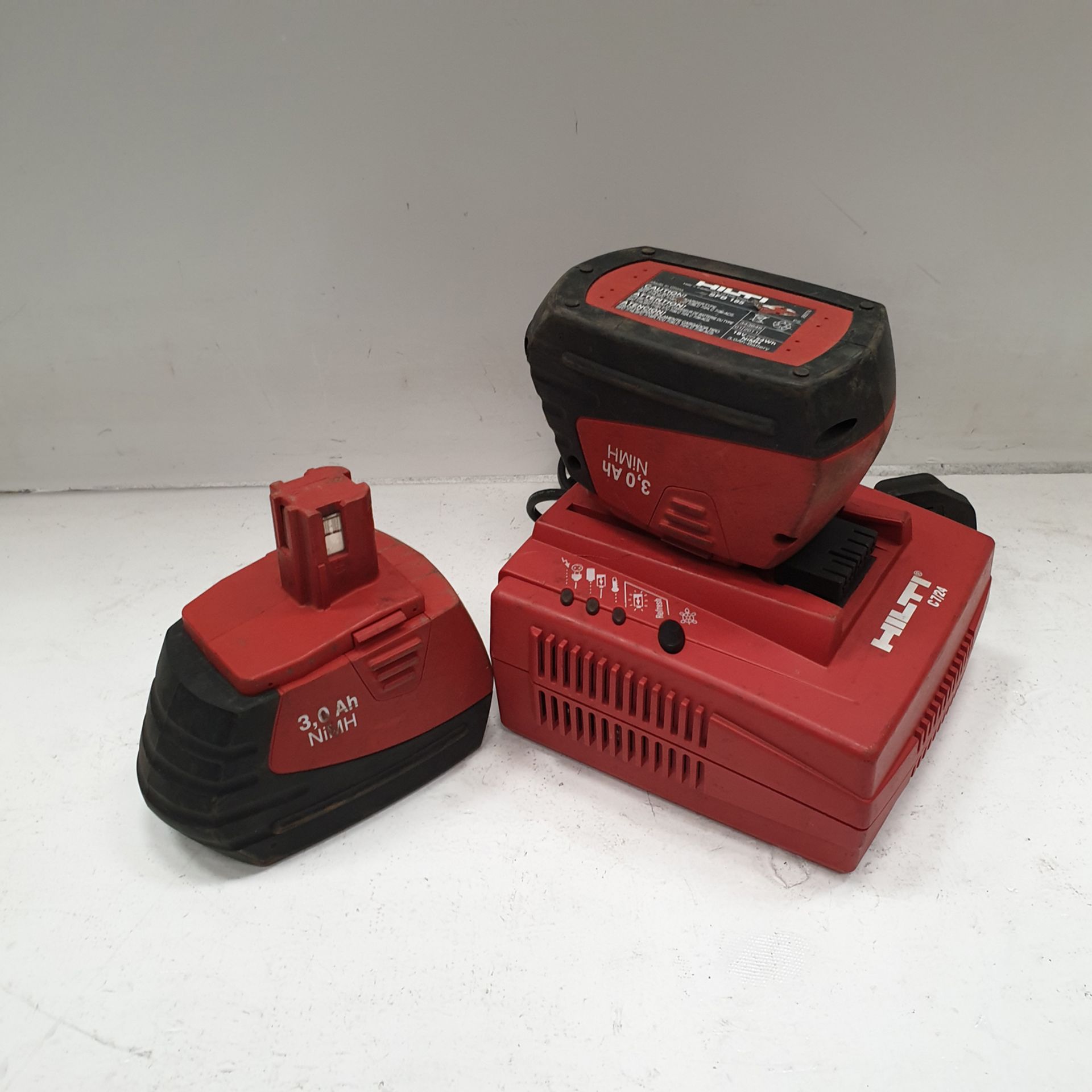 HILTI C7/24 Battery Charger. With 2 Batteries. - Image 3 of 3