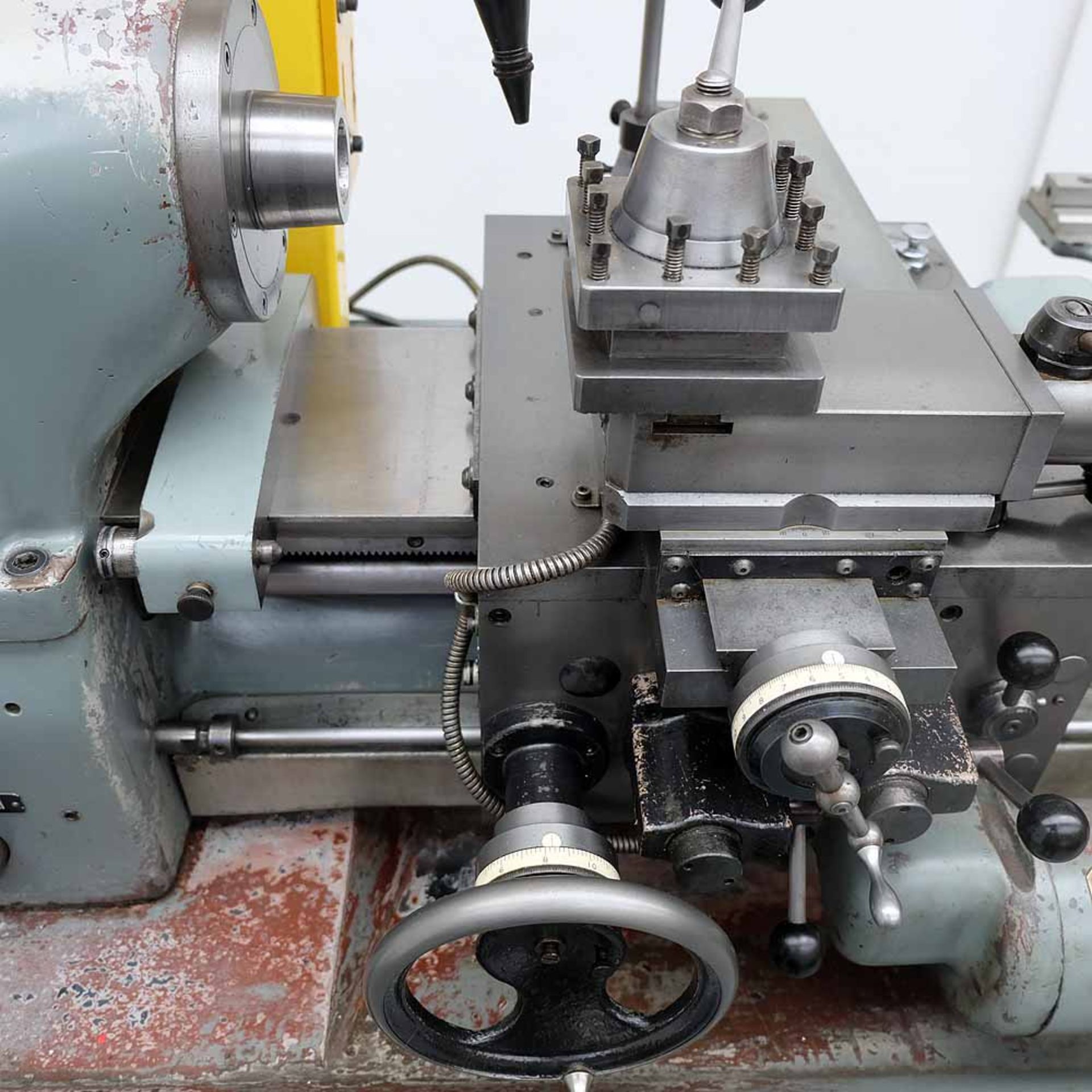 Hardinge HLV-H 10" Toolmakers Lathe. Swing Over Bed 11". Between Centres 18". - Image 4 of 15