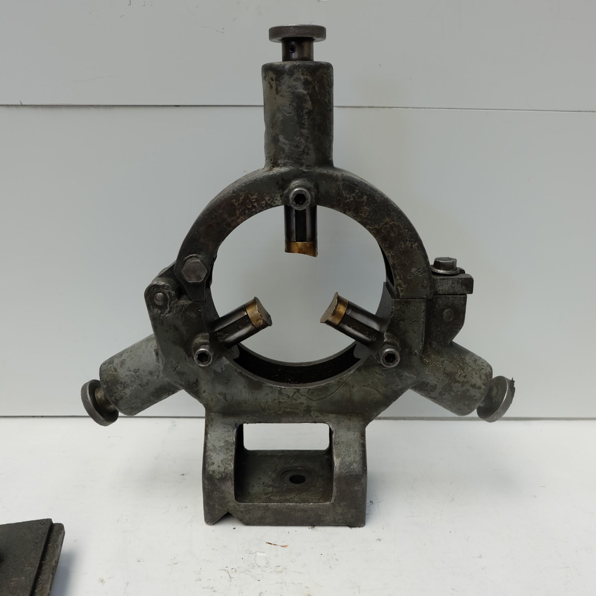 Fixed 3 Point Steady. Centre Height 8 3/4" Approx. Internal Diameter 7" Approx. - Image 2 of 3