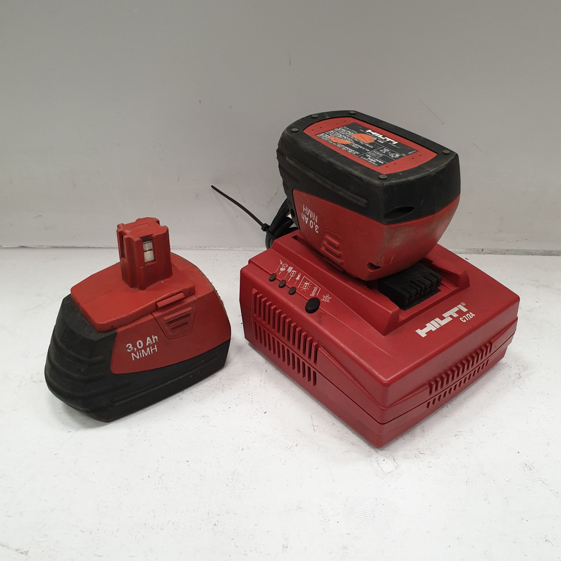 HILTI C7/24 Battery Charger. With 2 Batteries. - Image 3 of 3