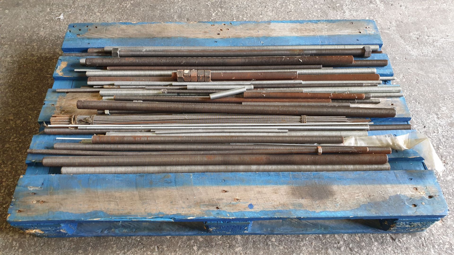 Quantity of threaded bar as lotted.