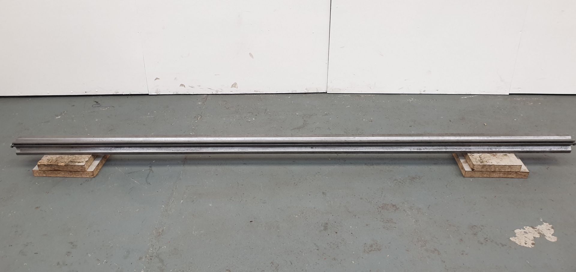 Multi-Vee Bottom Tool for Press Brake Machines. Length 111" (2820mm). Width 3". - Image 2 of 3