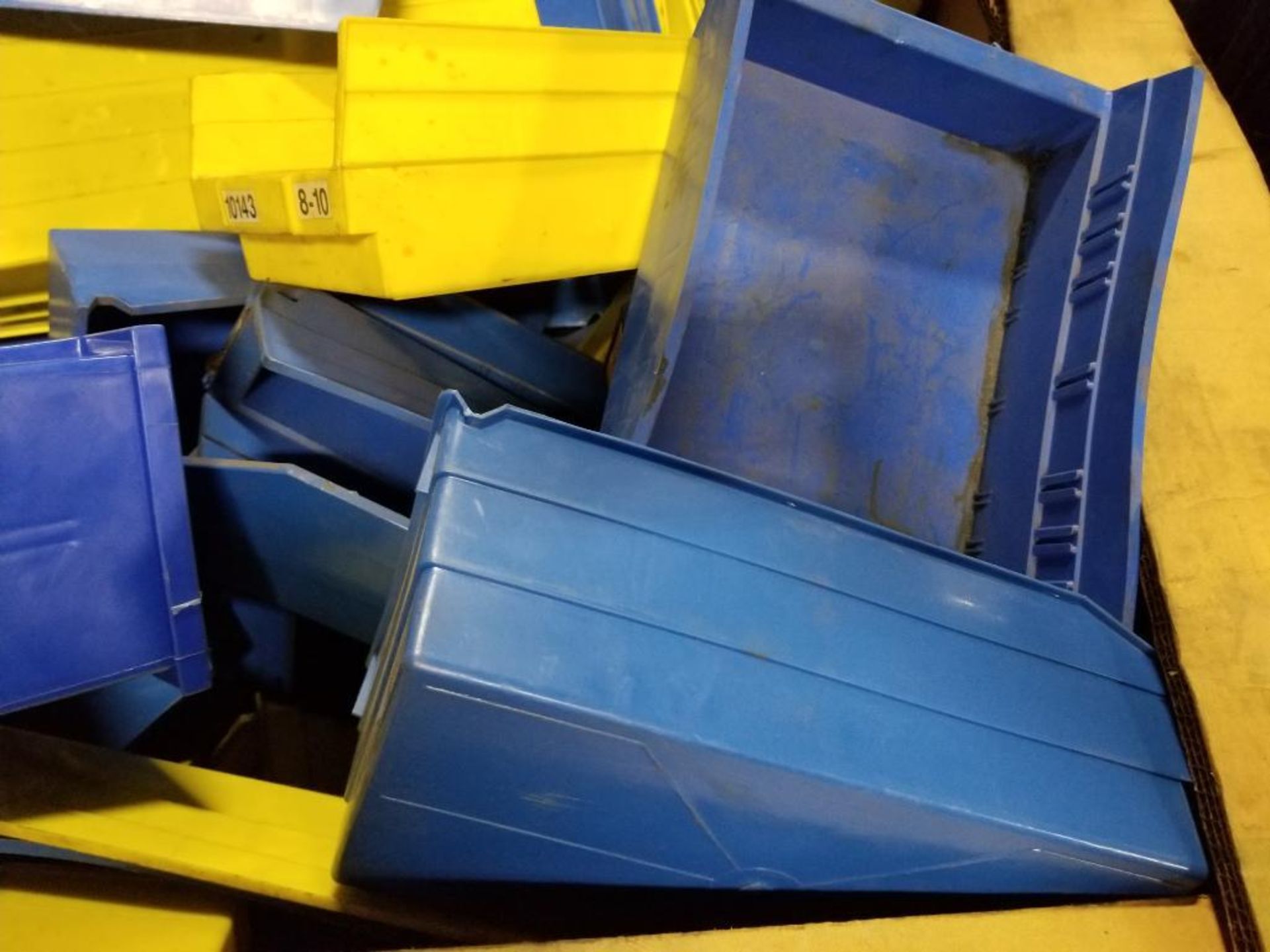 Gaylord of assorted plastic sorting bins. - Image 4 of 6