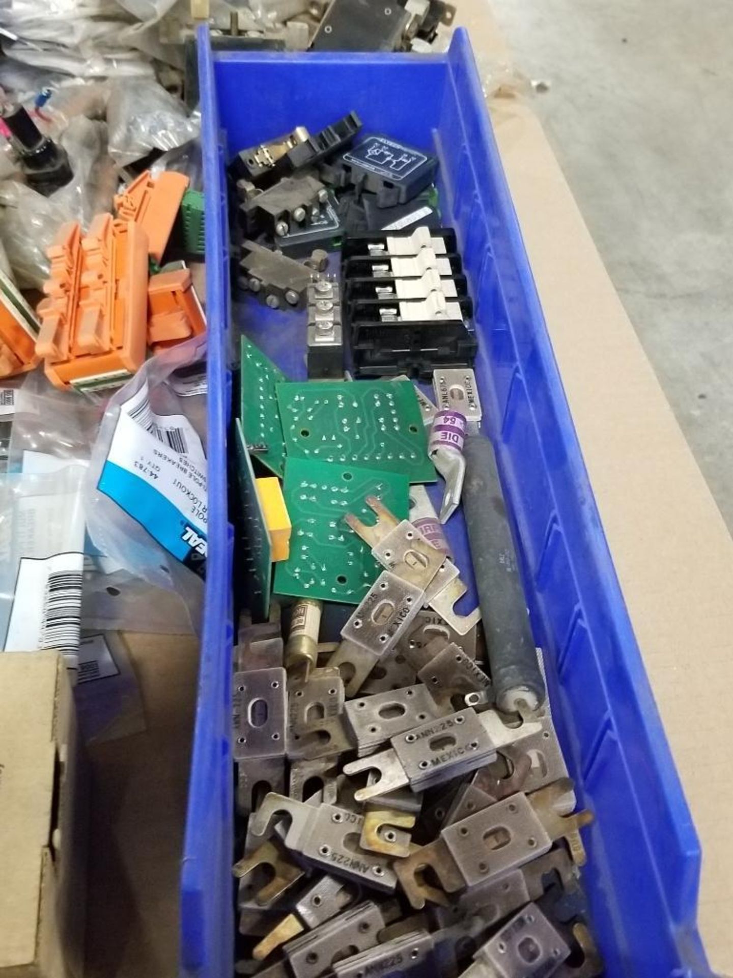 Pallet of assorted electrical. Cordsets, transformer, capacitor. - Image 9 of 13
