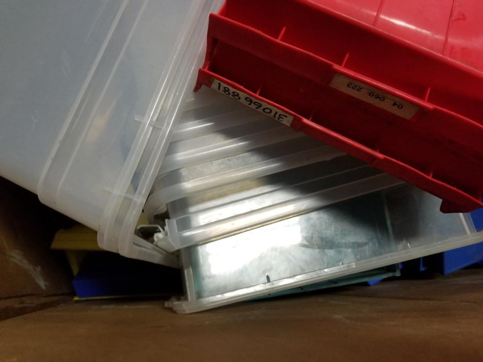 Gaylord of assorted plastic sorting bins. - Image 4 of 8