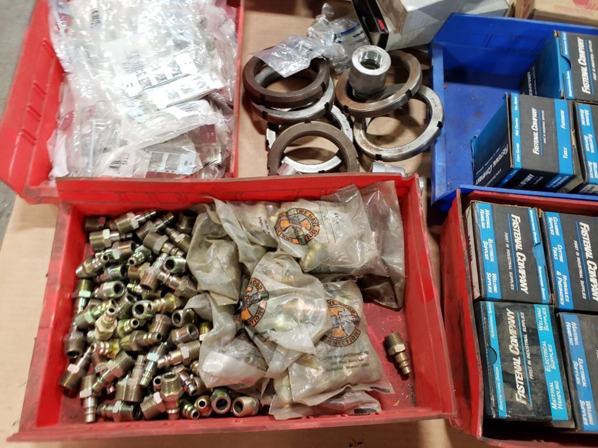 Pallet of assorted hardware. Rings, rollers, gears, fittings. - Image 4 of 6