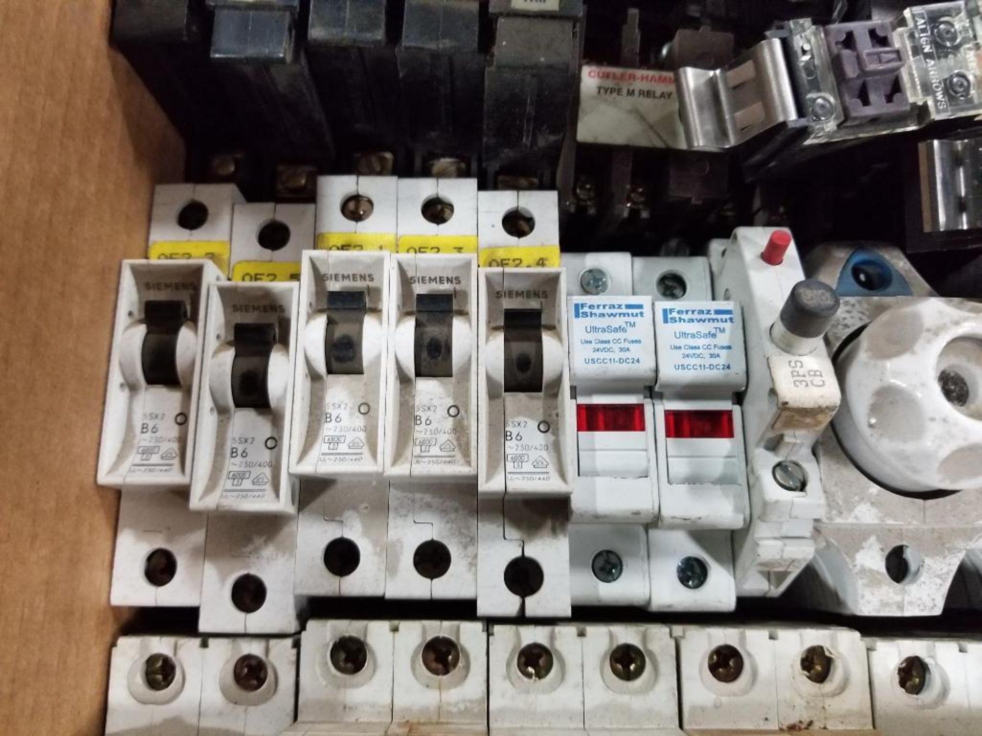 Assorted electrical relay, breaker, fuseholder. - Image 6 of 10