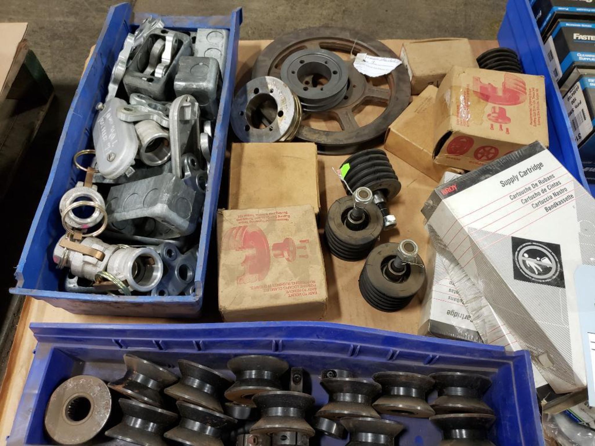 Pallet of assorted hardware. Rings, rollers, gears, fittings. - Image 6 of 6