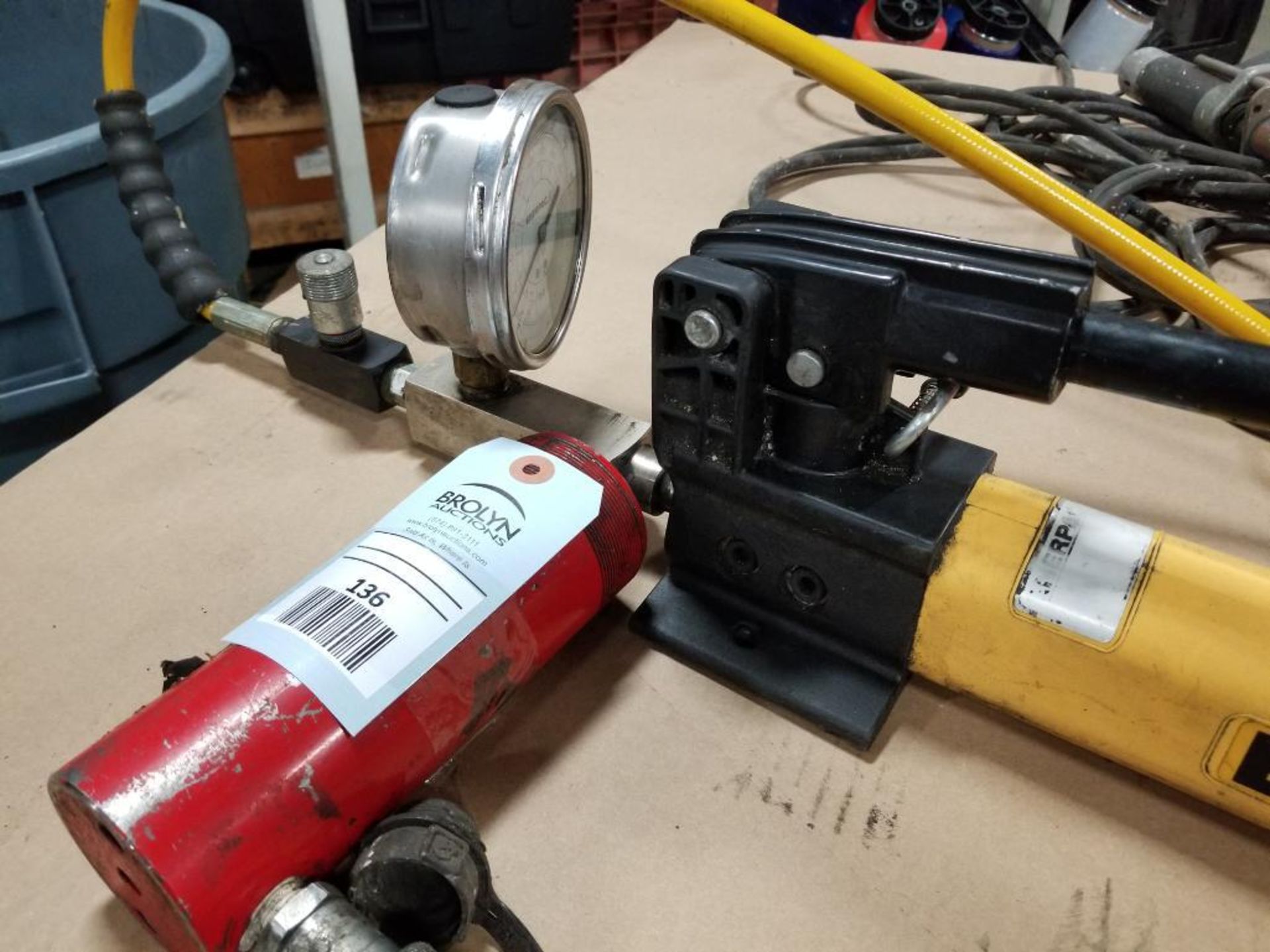 Enerpac pump and cylinder. - Image 3 of 9