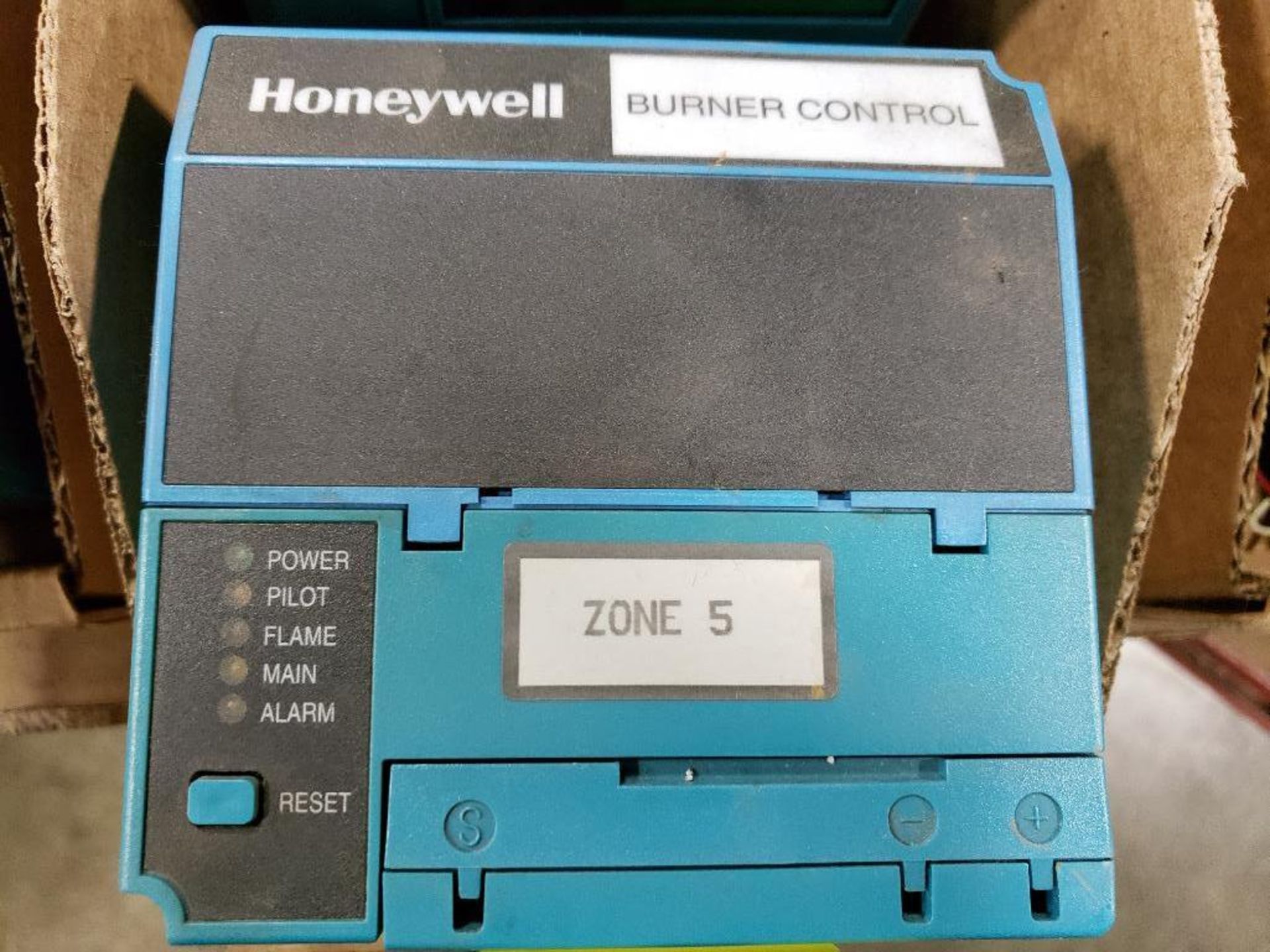 Qty 2 - Honeywell RM7890 burner control unit. - Image 3 of 7