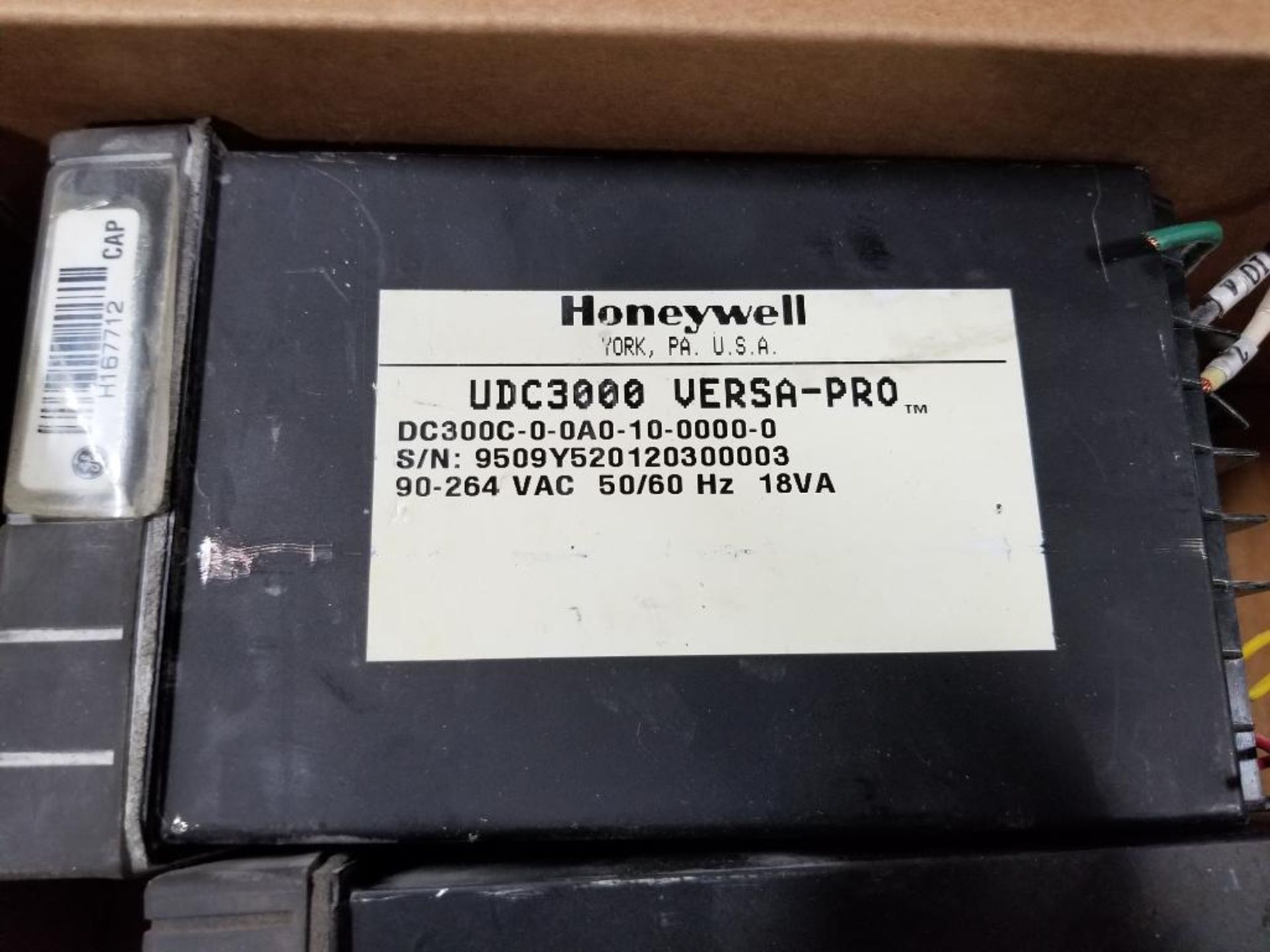 Qty 3 - Assorted Honeywell UD3000 Versa-Pro temperature controller. - Image 2 of 7