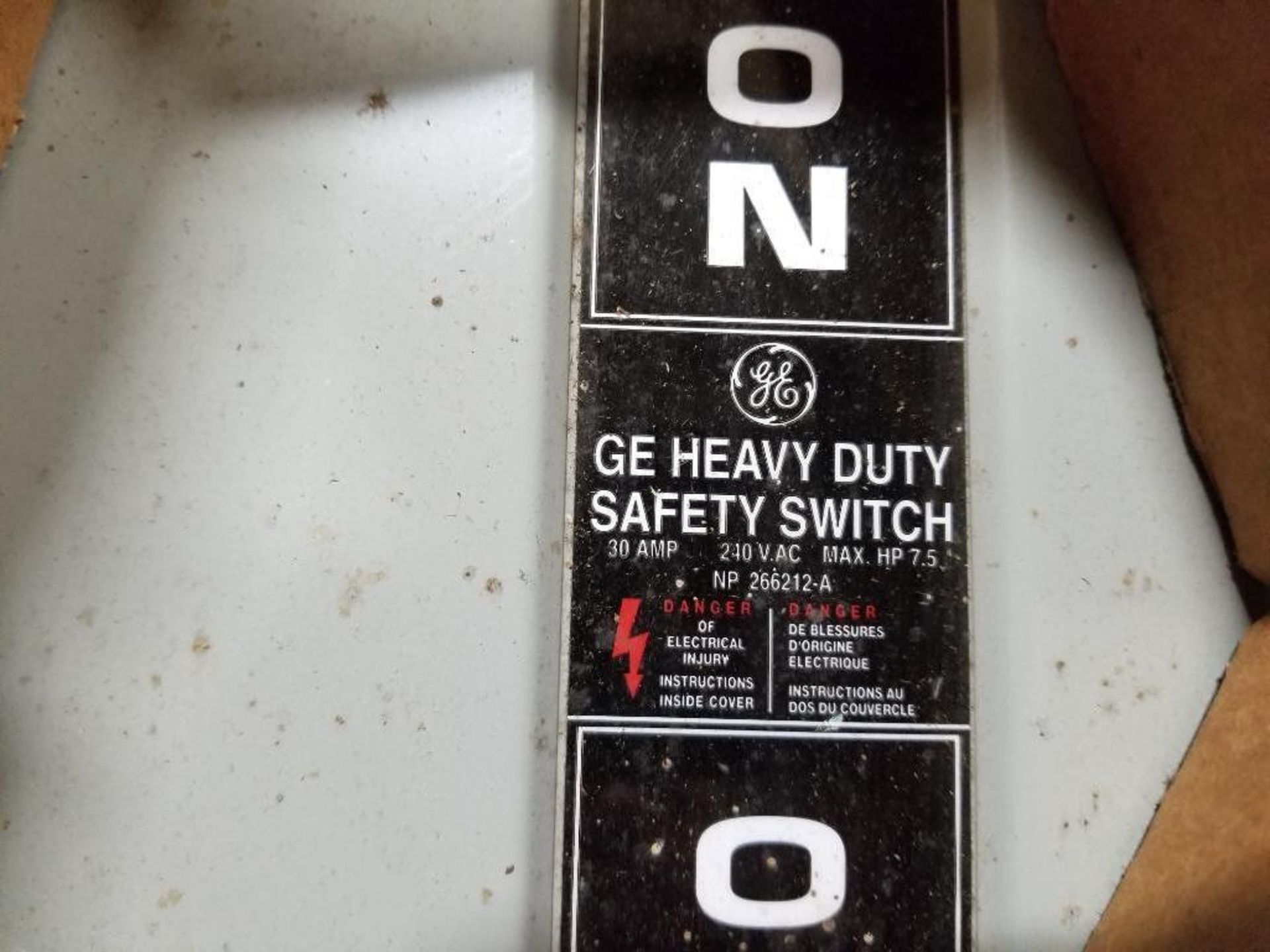 GE TH3221 Heavy Duty Safety Switch. New in box. - Image 2 of 3
