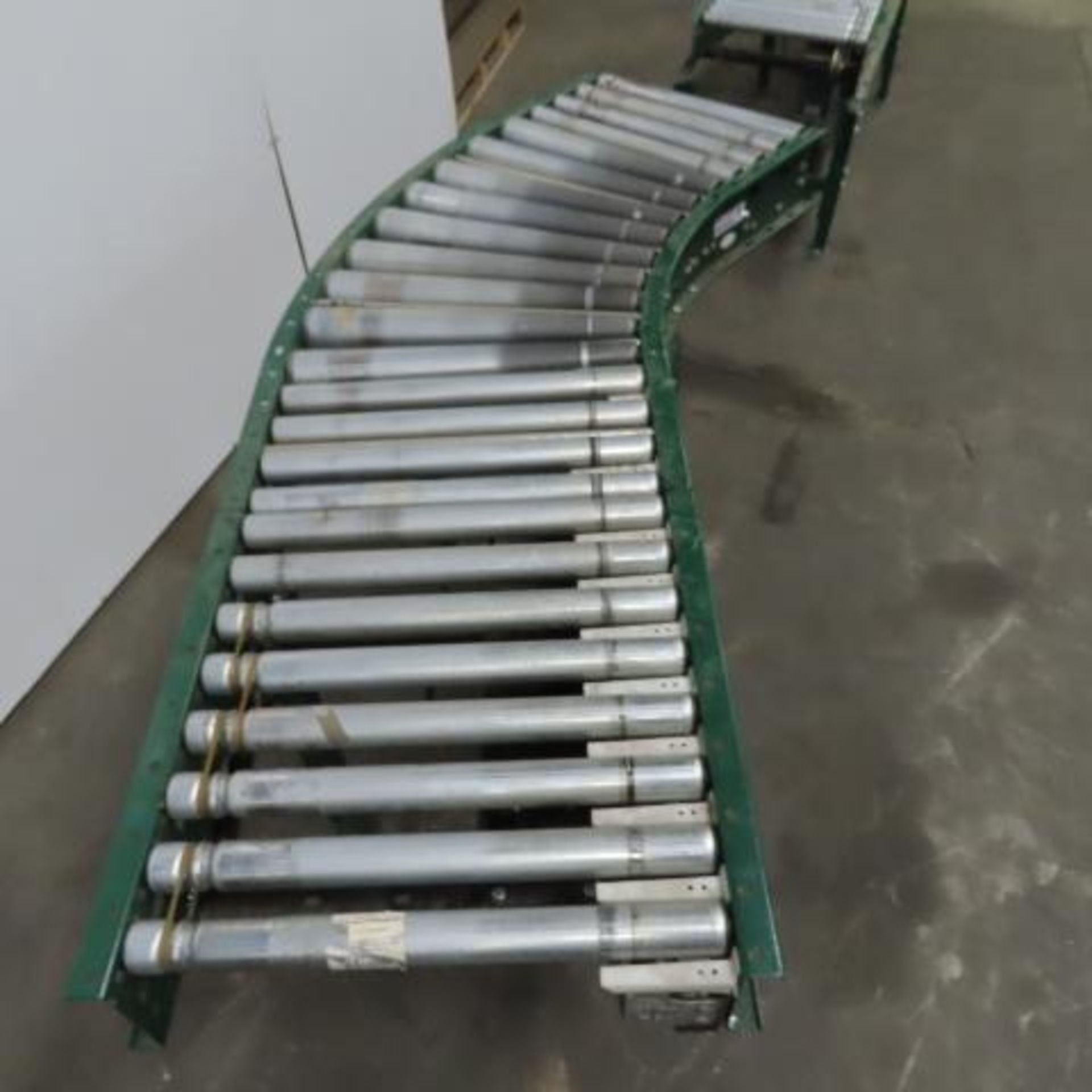 Rapistan Dematic 25"W Belt Driven Roller 45° Curve Conveyor 22"BF 70FPM W/Legs. - Image 6 of 10