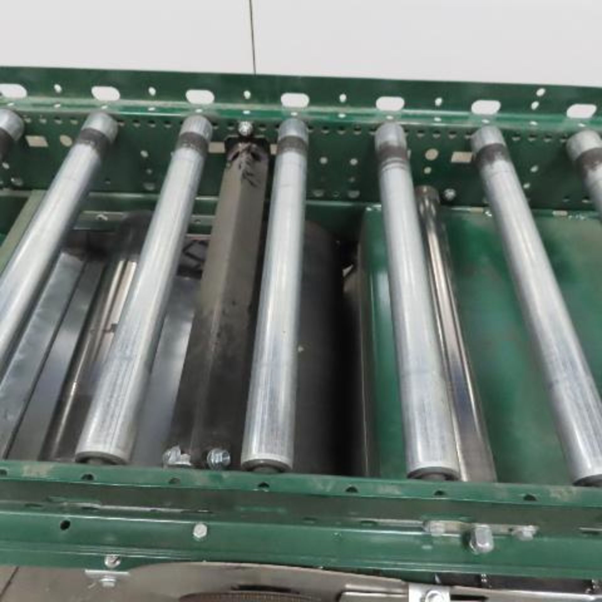 Rapistan Dematic 25" x 144 " Center Drive Belt Over Roller Conveyor 60 FPM 3Ph - Image 4 of 9