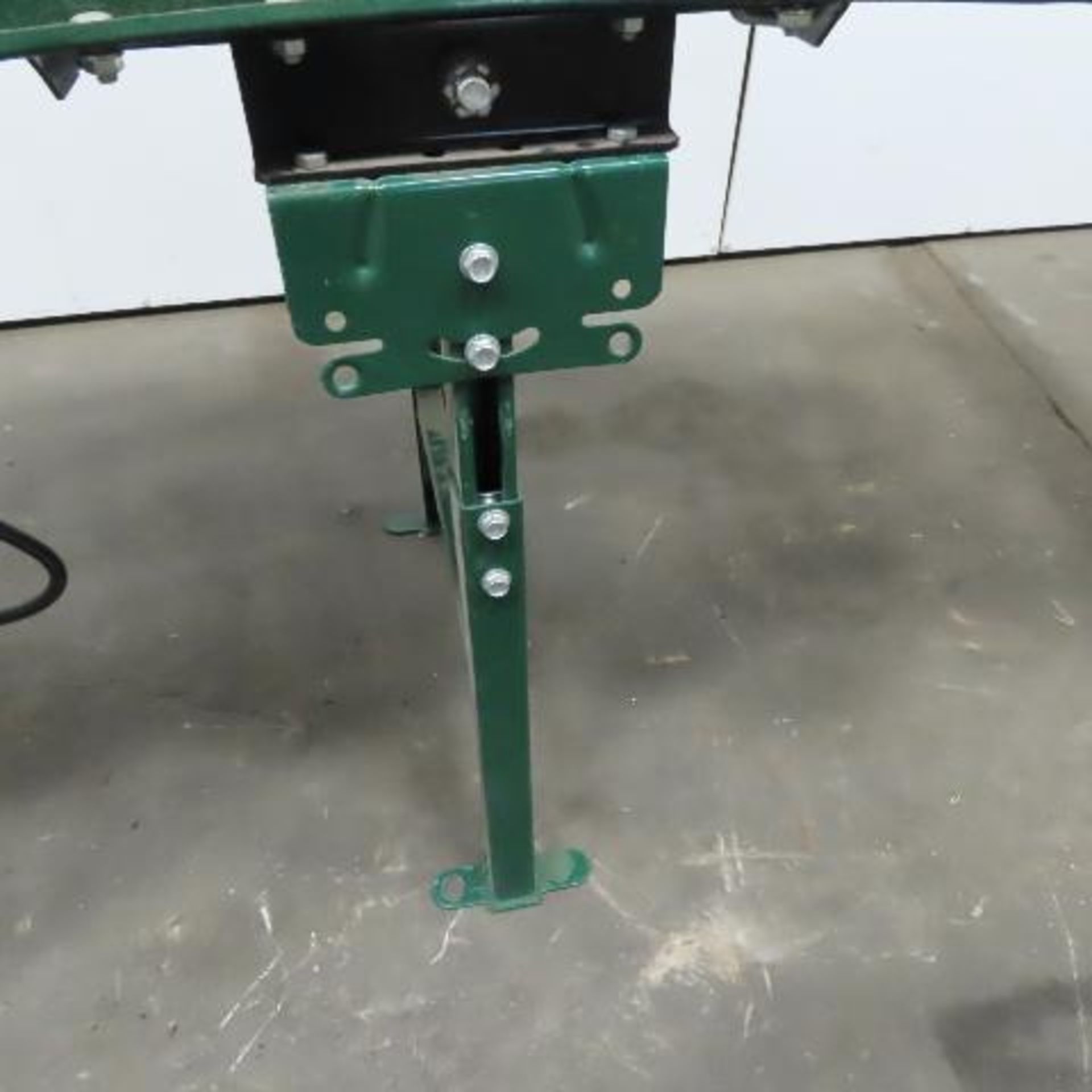 Rapistan Dematic 25"W Belt Driven Roller 45° Curve Conveyor 22"BF 70FPM W/Legs. - Image 8 of 10