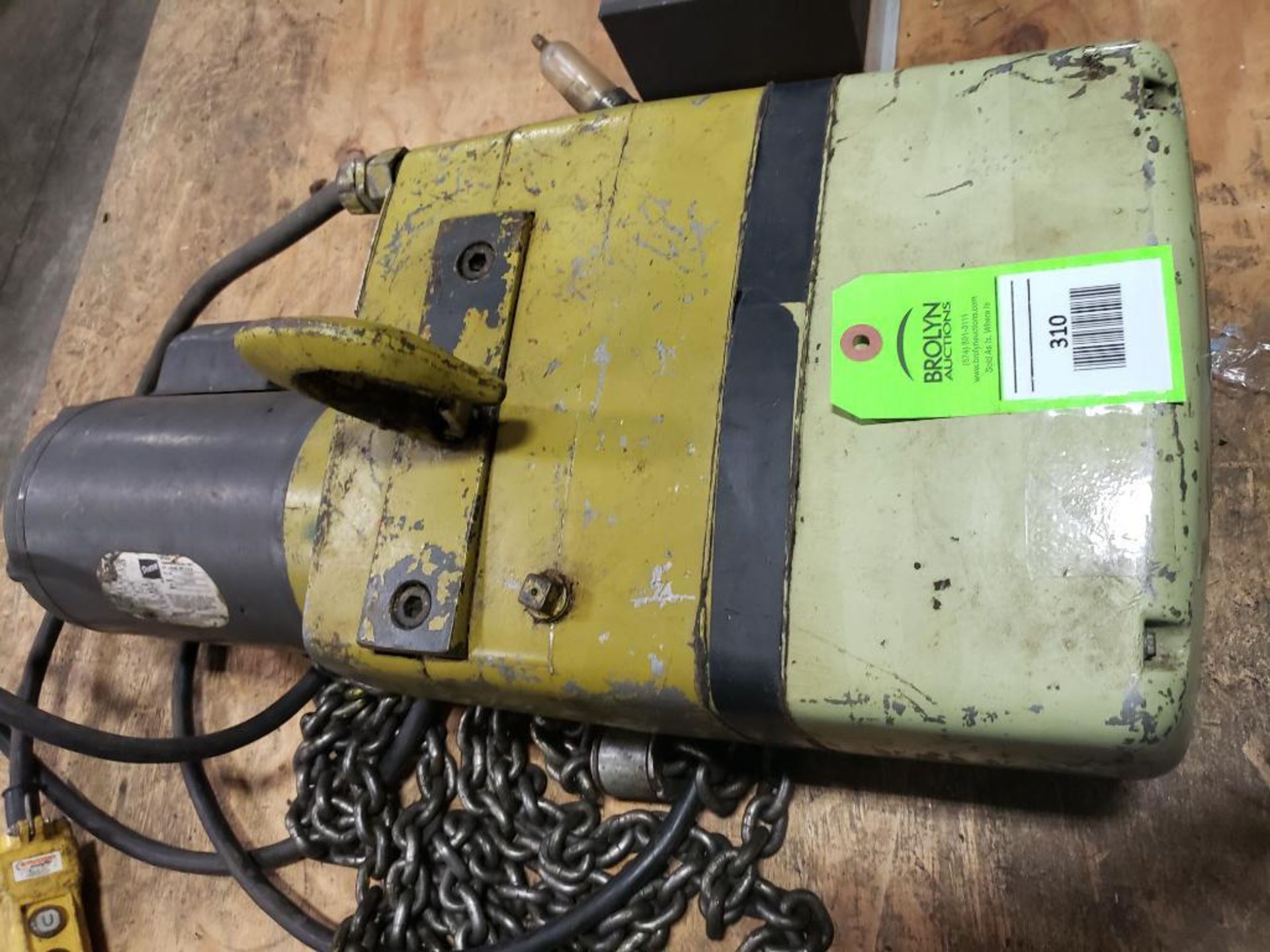 115v Yale Eaton hoist. Capacity unmarked. - Image 2 of 7