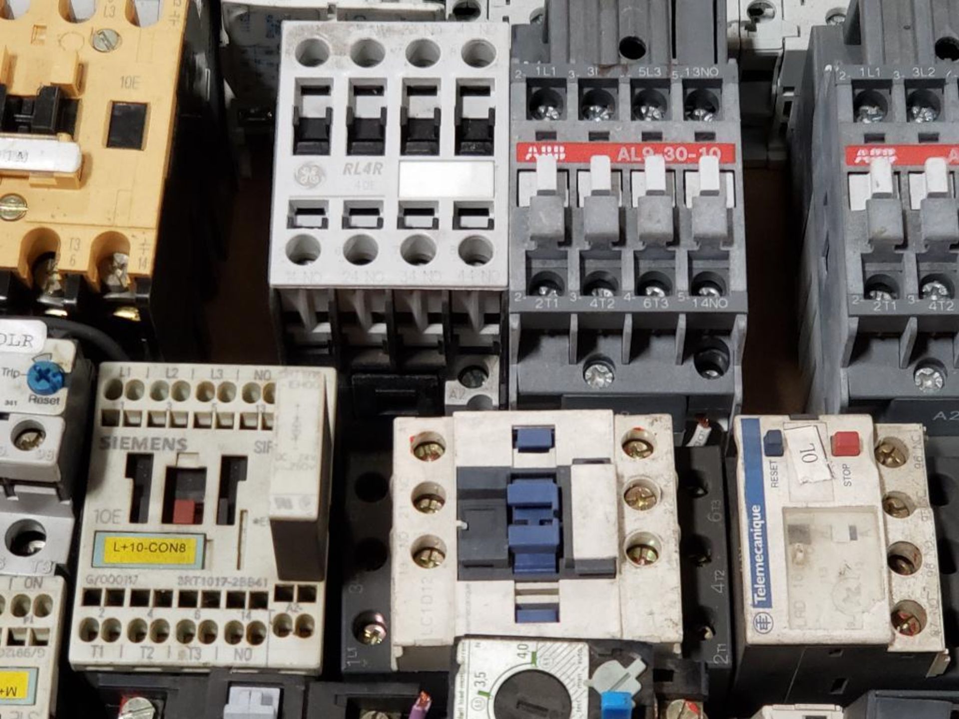 Assorted contactors. Allen Bradley, Abb, Siemens. - Image 6 of 10