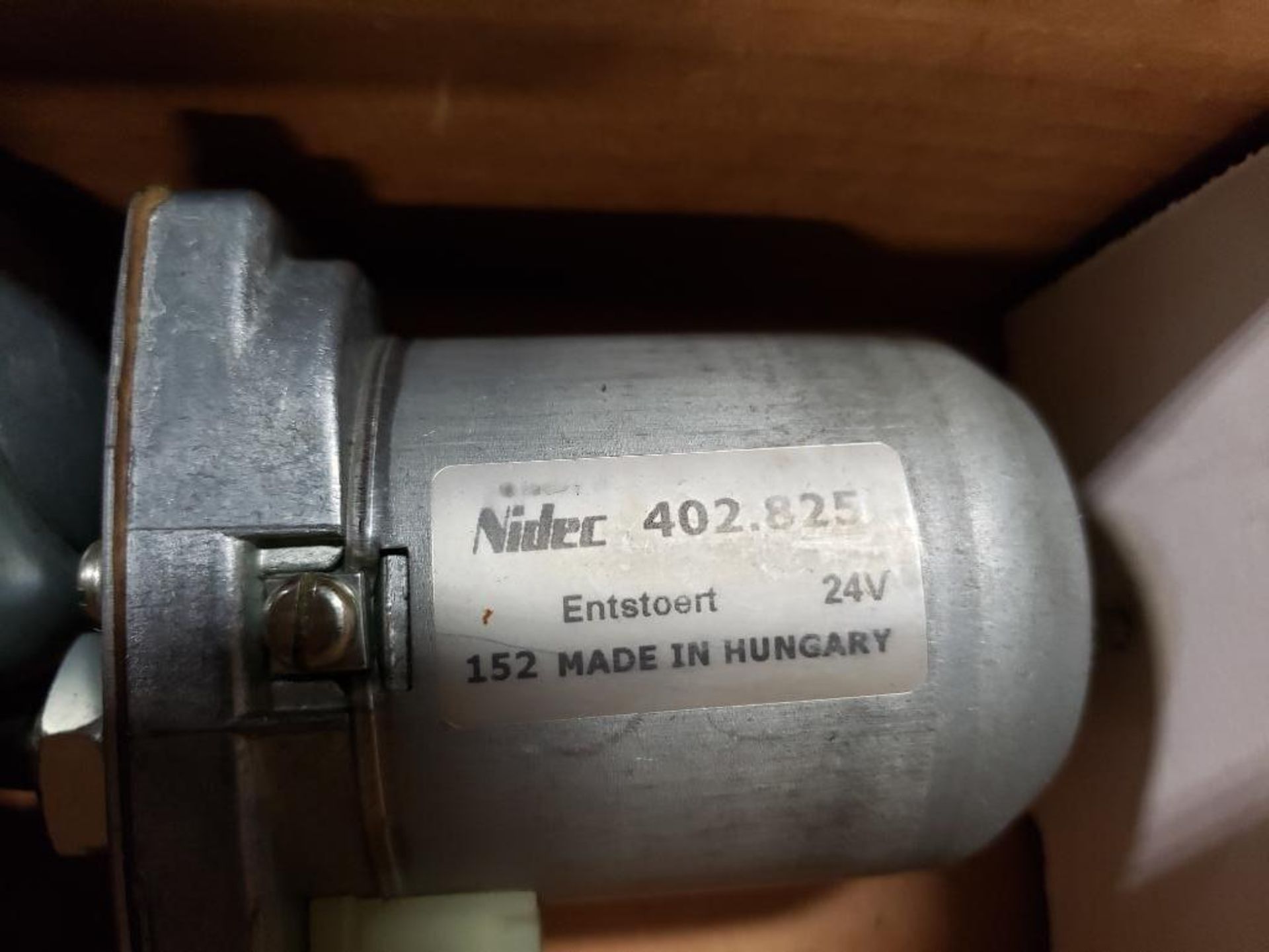 Qty 4 - Nidec 402.825 24V gear motor. - Image 3 of 4