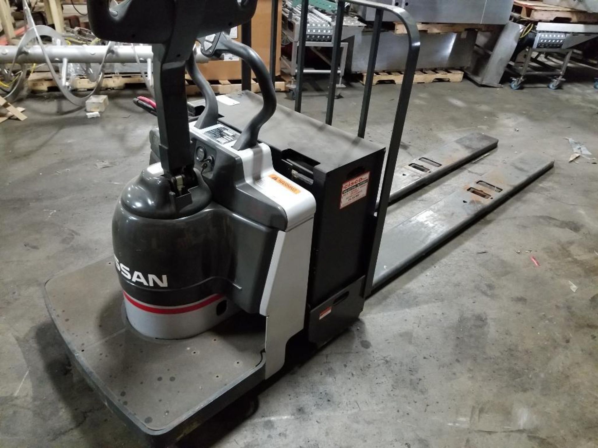 Nissan RPTT1W2G80NV Walk behind power jack. 8000LB cap, 750AH battery. 2-Pallet length forks.