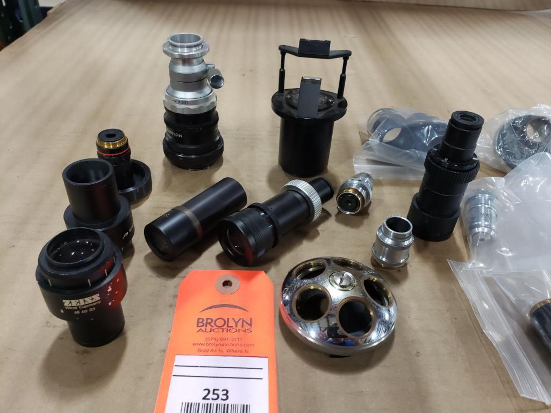 Assorted microscope optics equipment. - Image 2 of 9