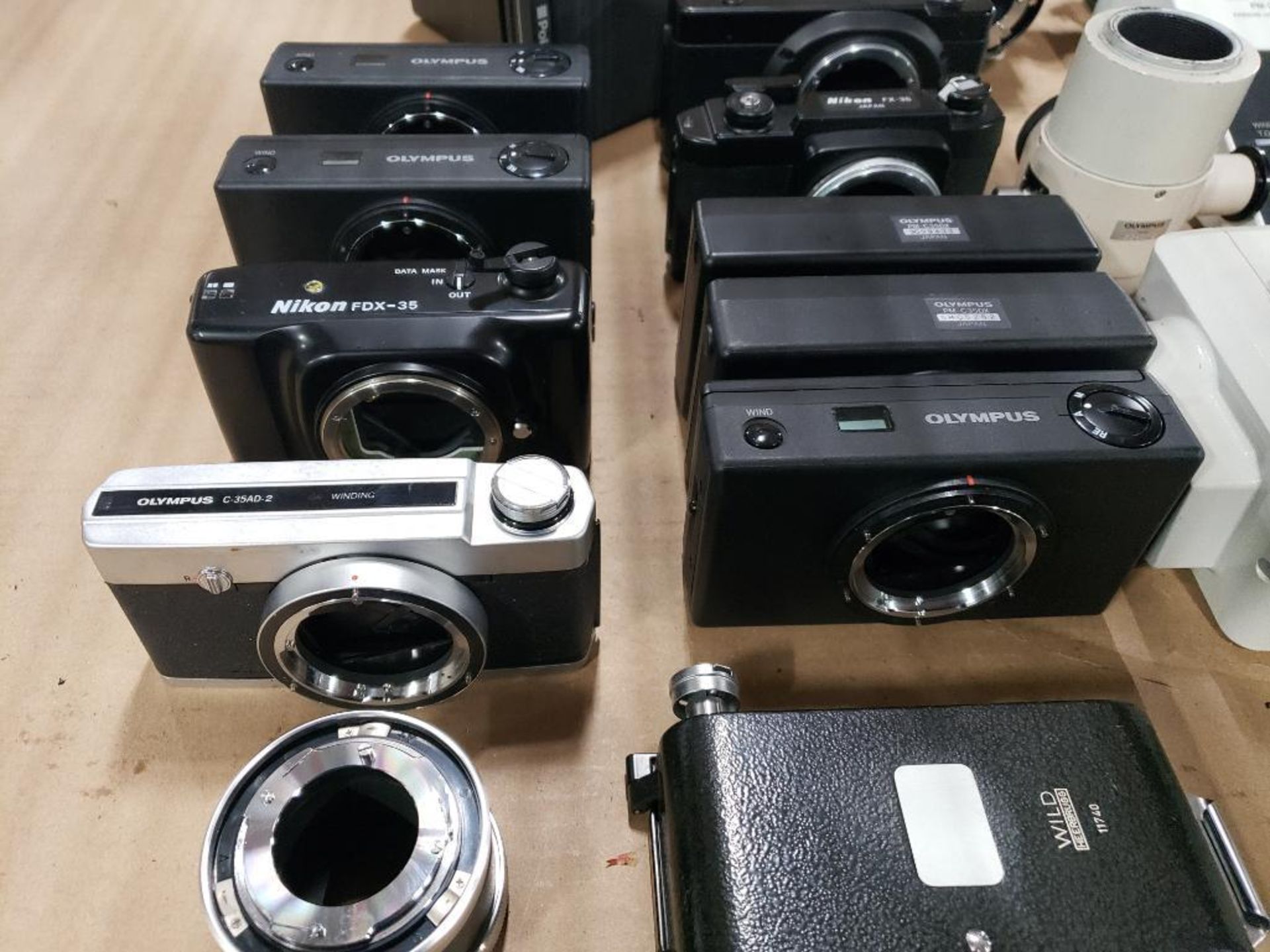 Assorted microscope cameras and accessories equipment. - Image 4 of 14