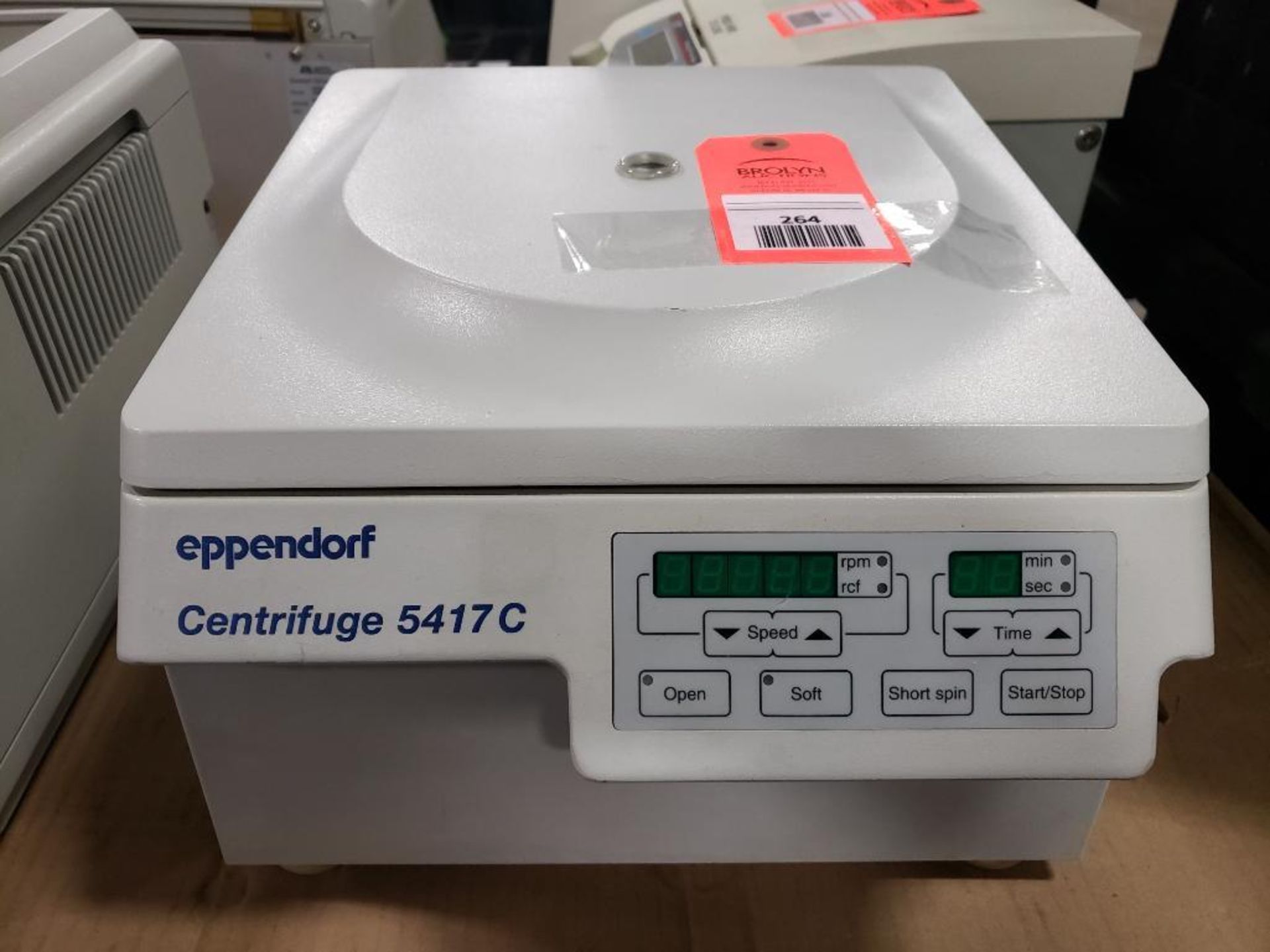 Eppendorf Centrifuge 5417C. 5417-04337.