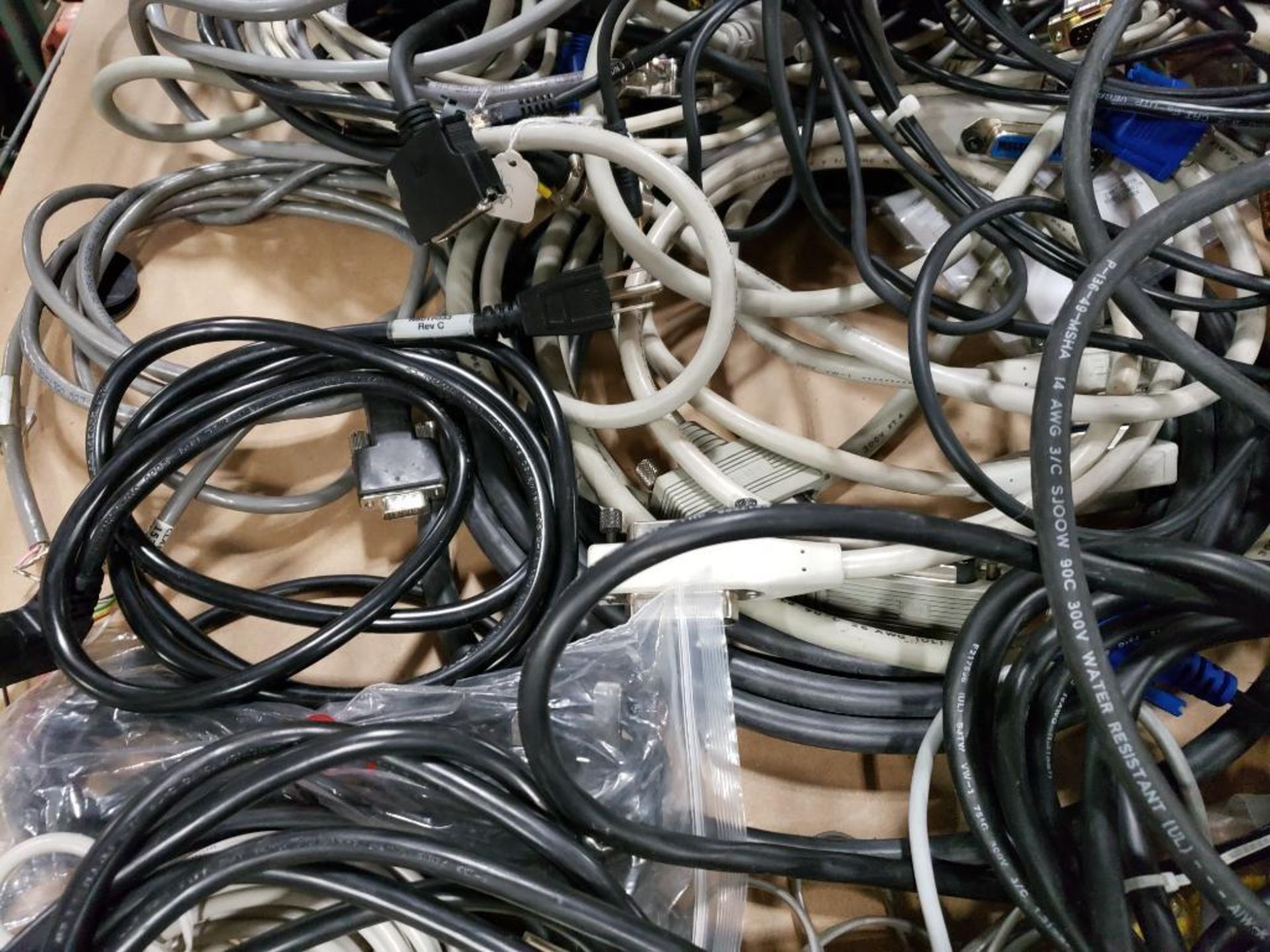 Large assortment of power and connection cordsets. - Image 4 of 10