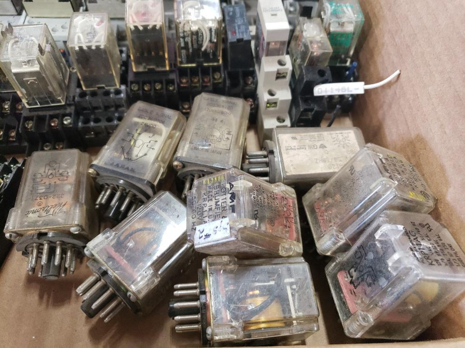 Assorted electrical relay and holders. Allen Bradley, Omron. - Image 4 of 5