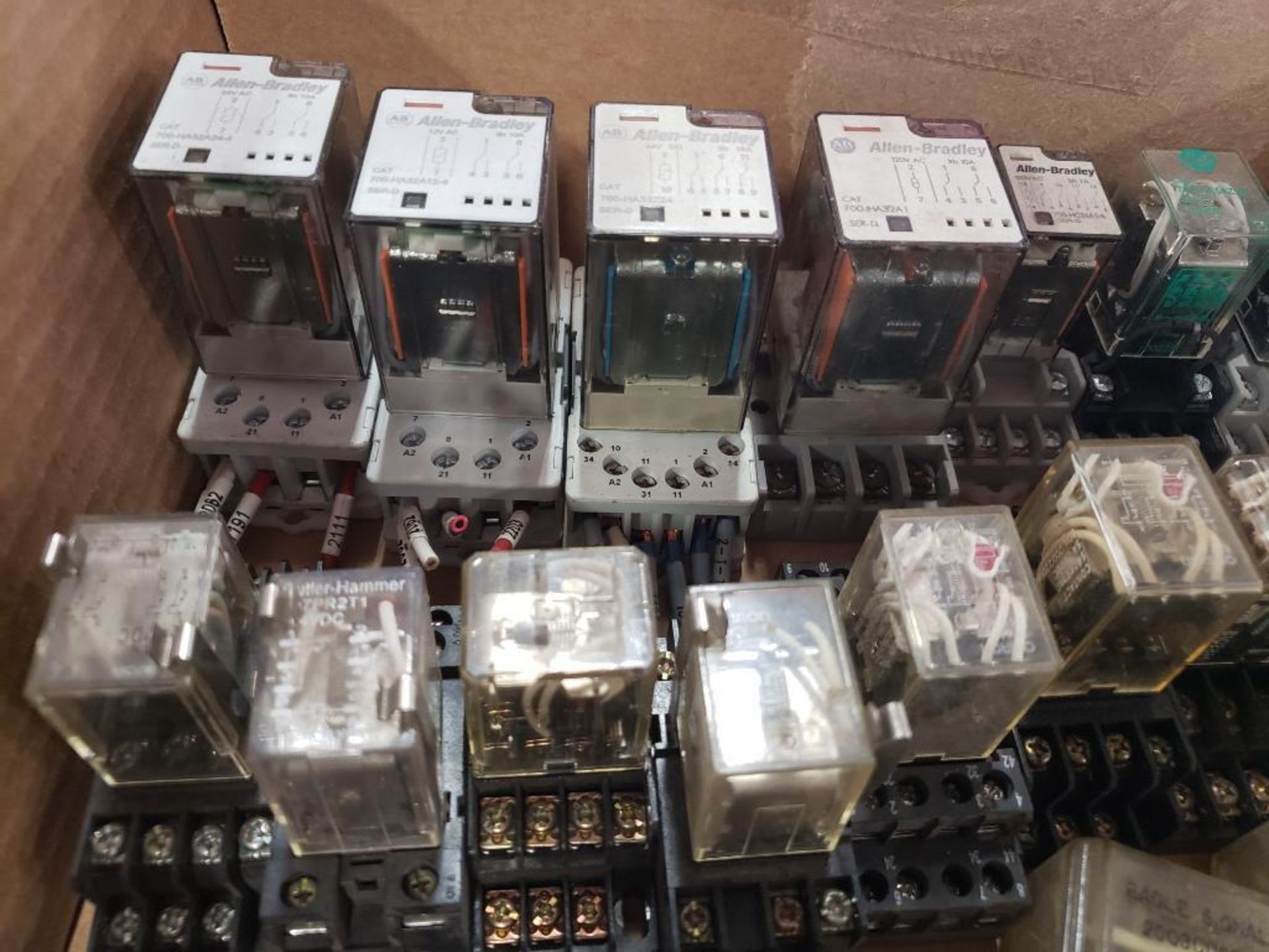 Assorted electrical relay and holders. Allen Bradley, Omron. - Image 2 of 5