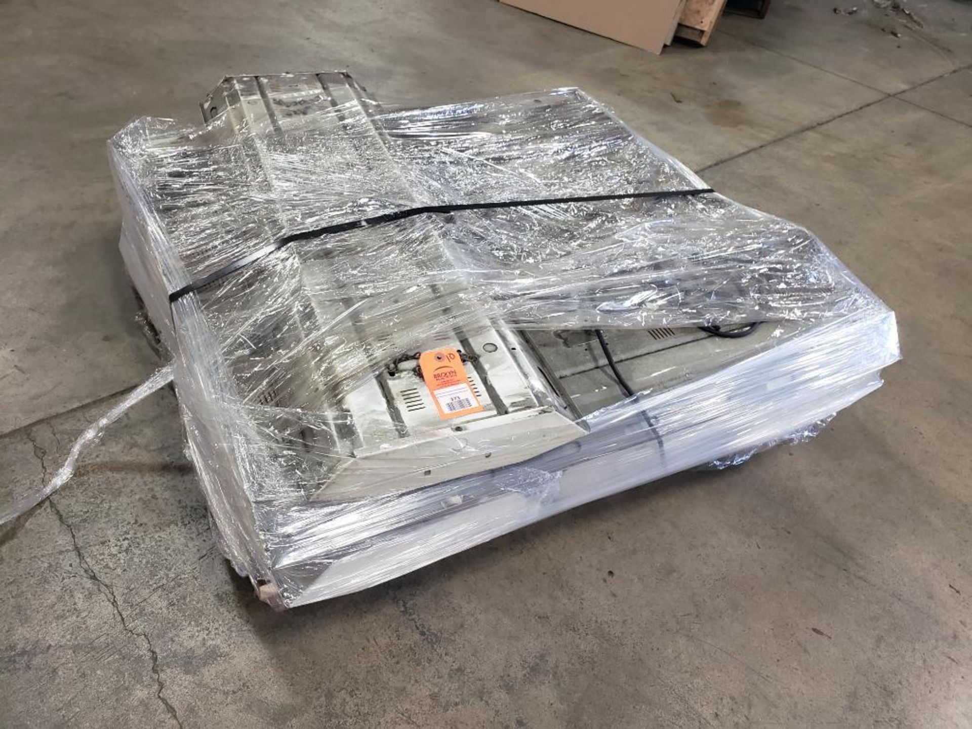 Pallet of industrial light fixtures.