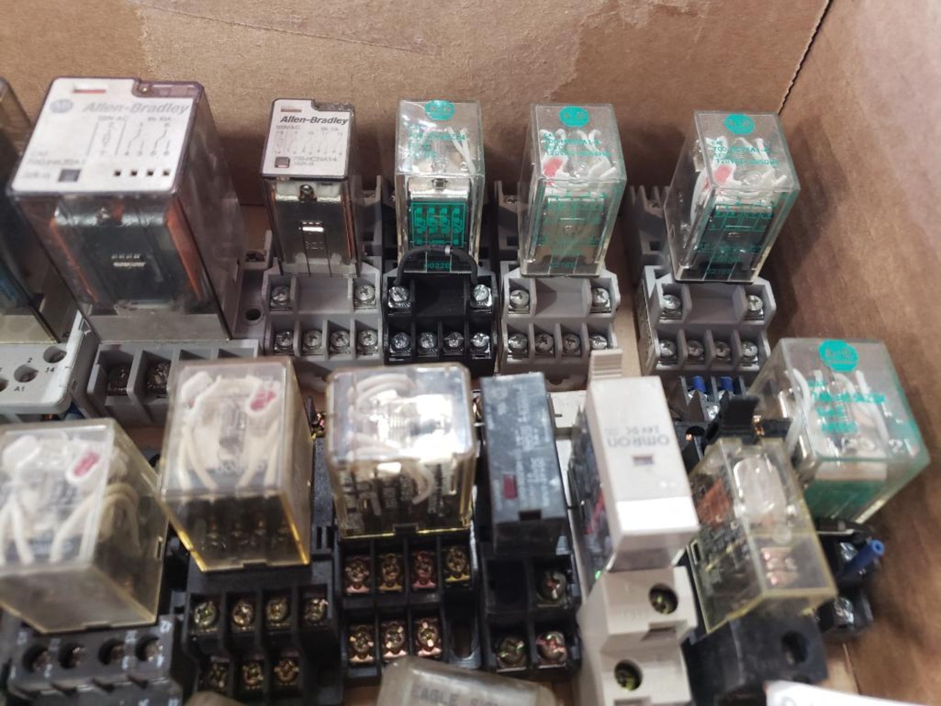 Assorted electrical relay and holders. Allen Bradley, Omron. - Image 3 of 5