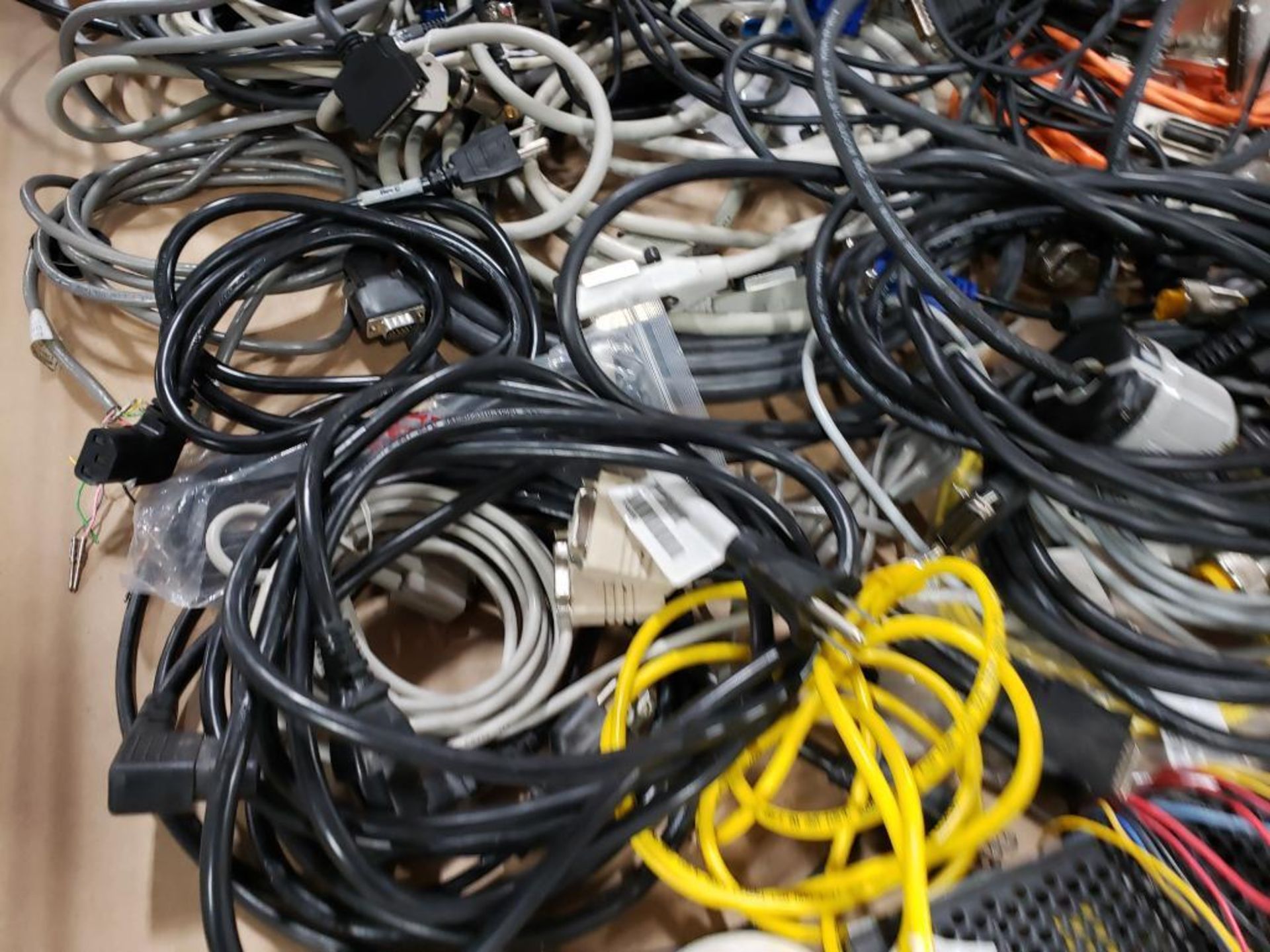 Large assortment of power and connection cordsets. - Image 3 of 10