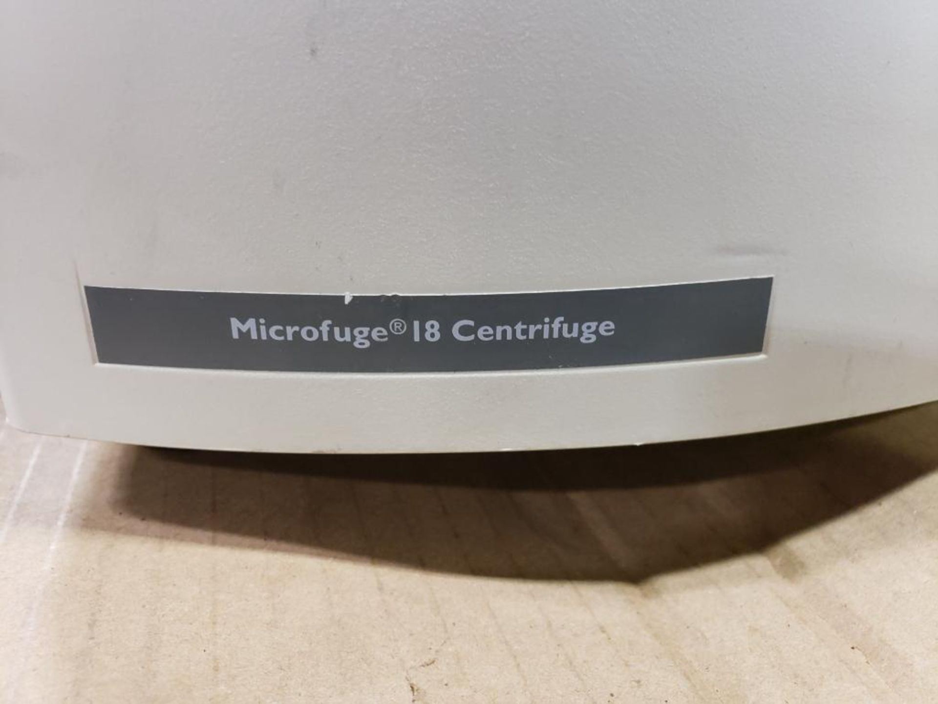 Beckman Coulter Microfuge 18 Centrifuge. 367160. S/N: MFA02A090. - Image 2 of 6